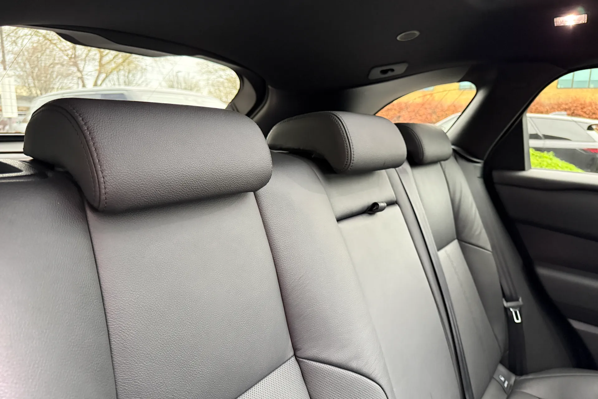 LAND ROVER RANGE ROVER VELAR thumbnail image number 28