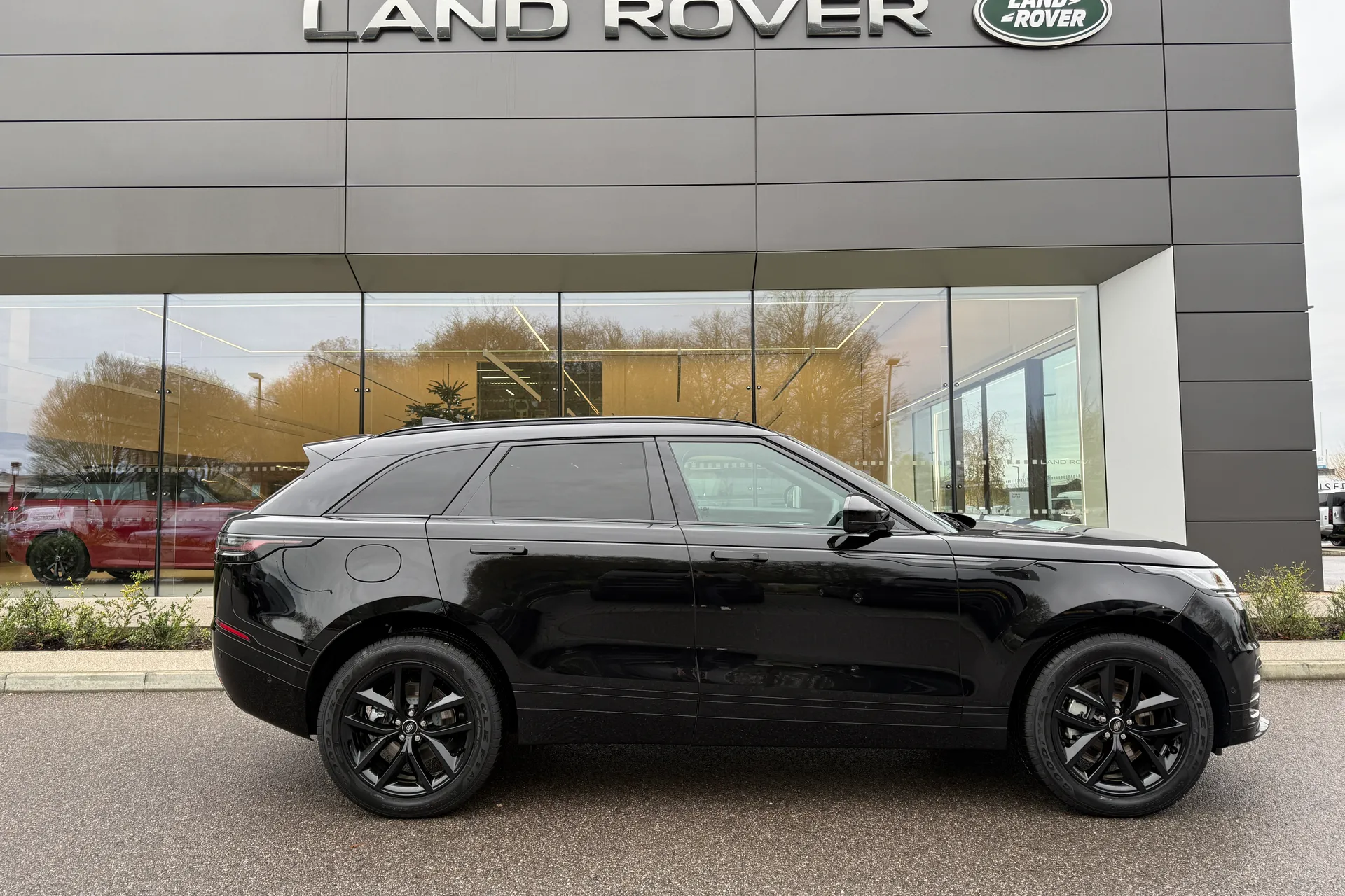 LAND ROVER RANGE ROVER VELAR thumbnail image number 2