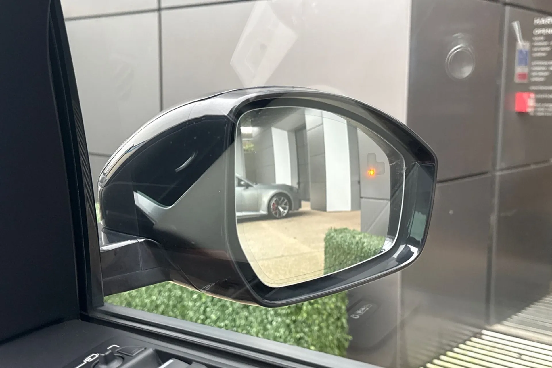 LAND ROVER DISCOVERY SPORT thumbnail image number 27