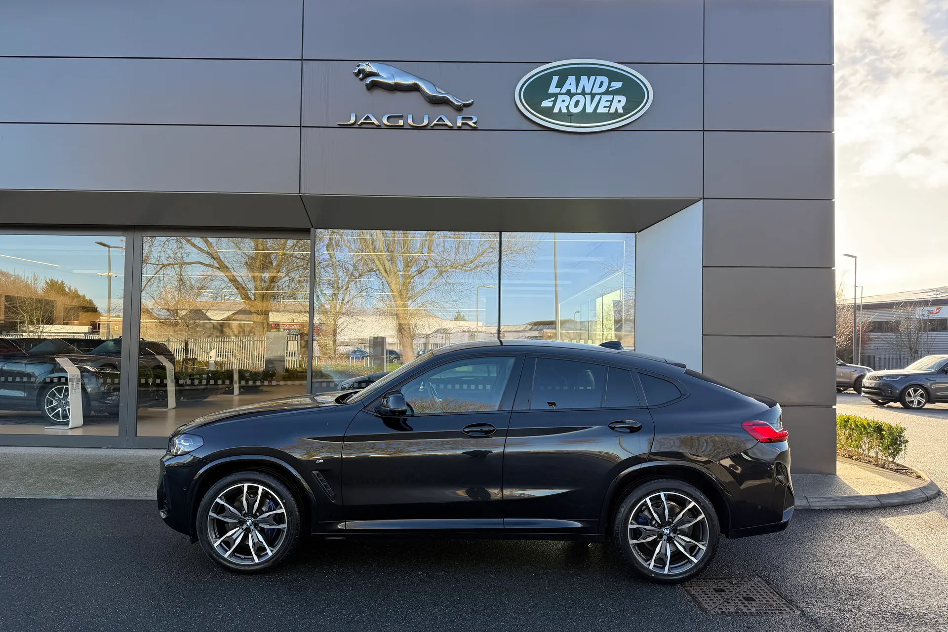 BMW X4 thumbnail image number 25