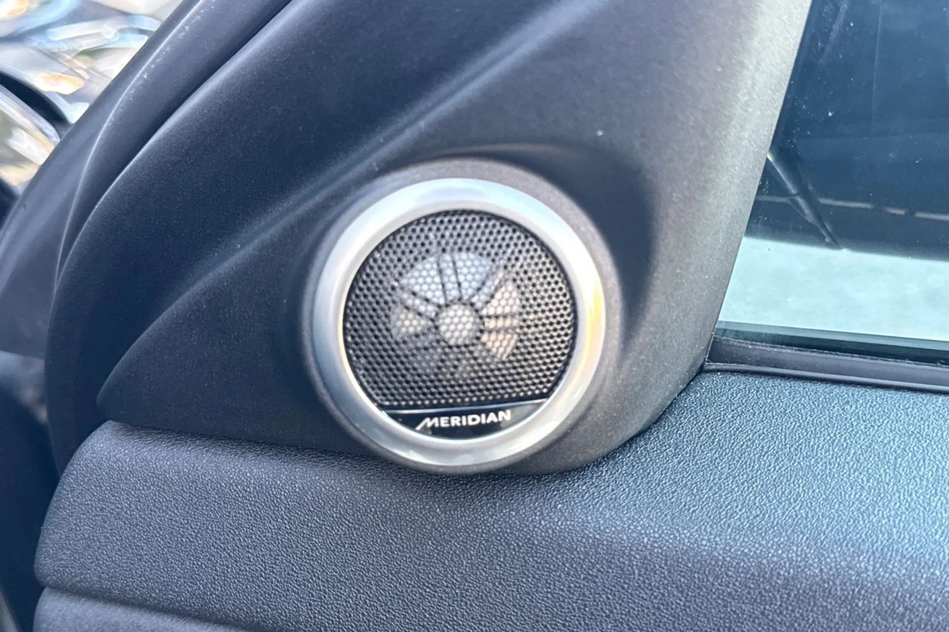 LAND ROVER RANGE ROVER EVOQUE thumbnail image number 21