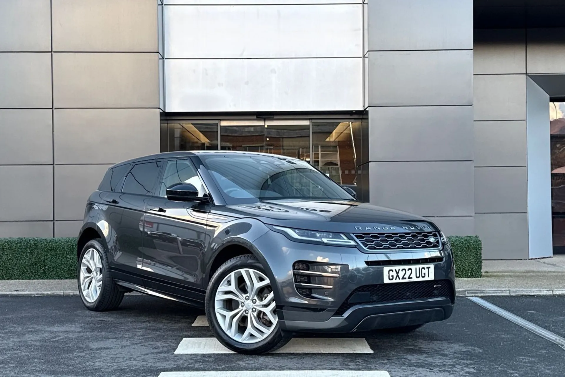 LAND ROVER RANGE ROVER EVOQUE focused image