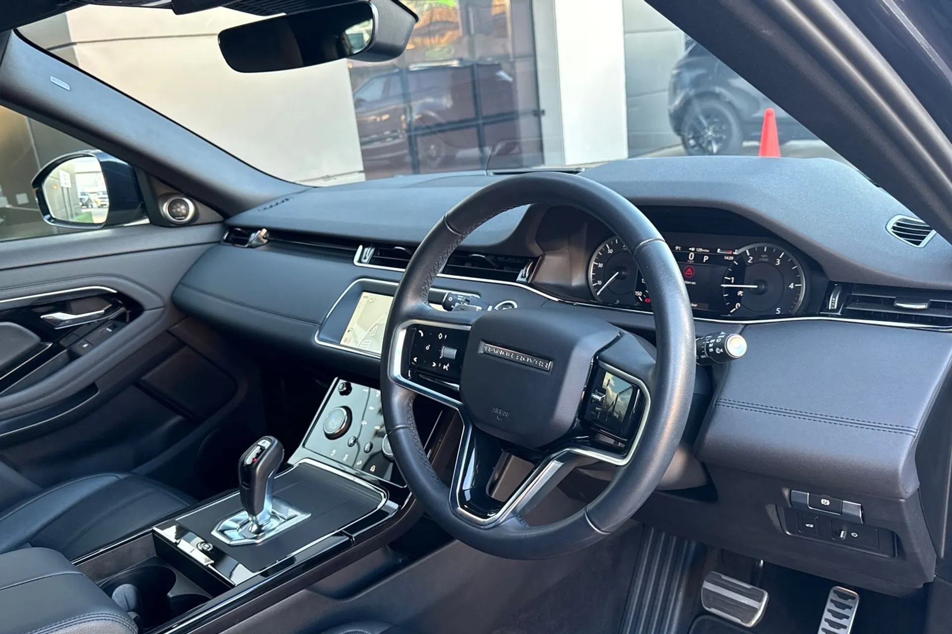 LAND ROVER RANGE ROVER EVOQUE thumbnail image number 18