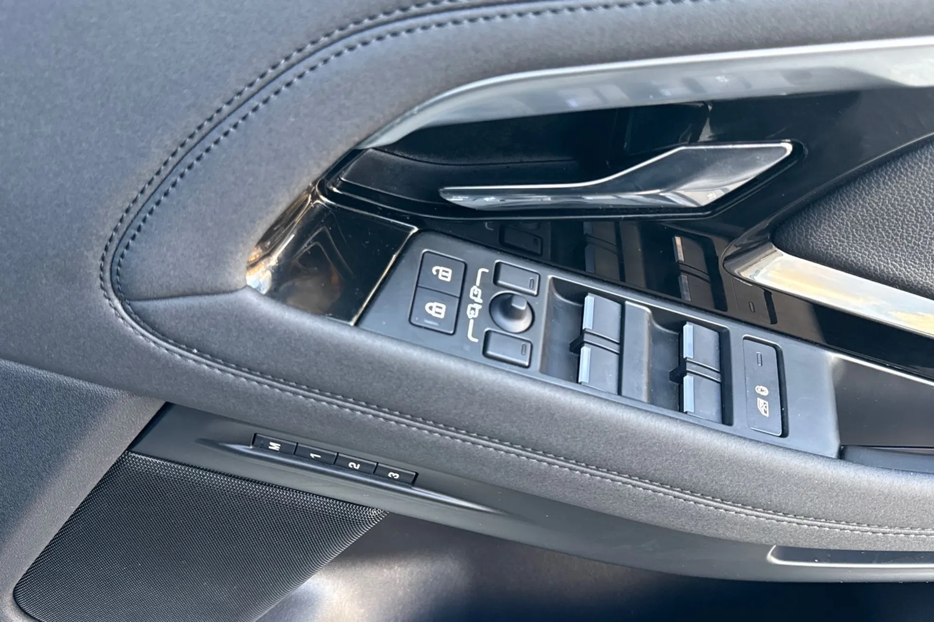 LAND ROVER RANGE ROVER EVOQUE thumbnail image number 20