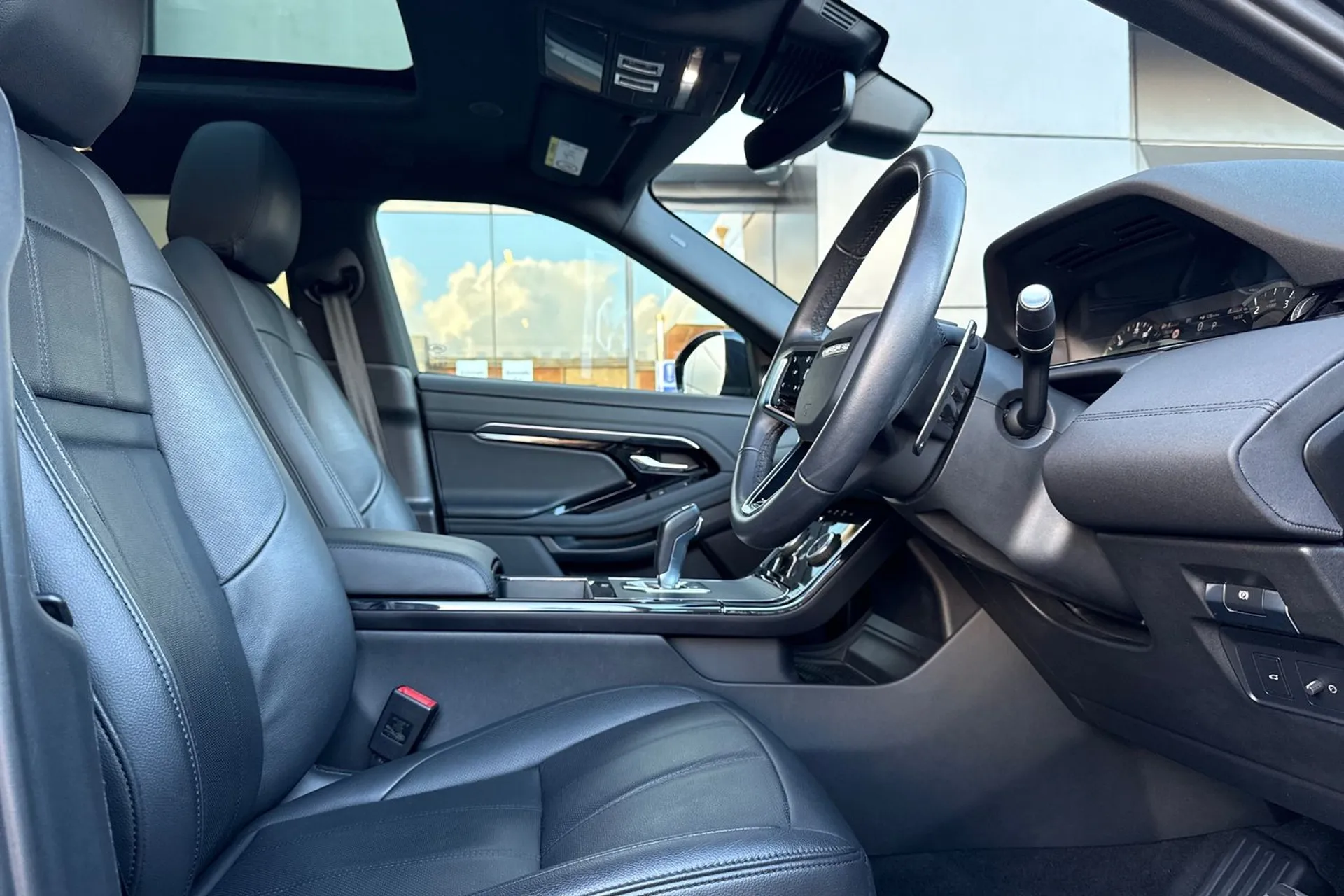 LAND ROVER RANGE ROVER EVOQUE thumbnail image number 17