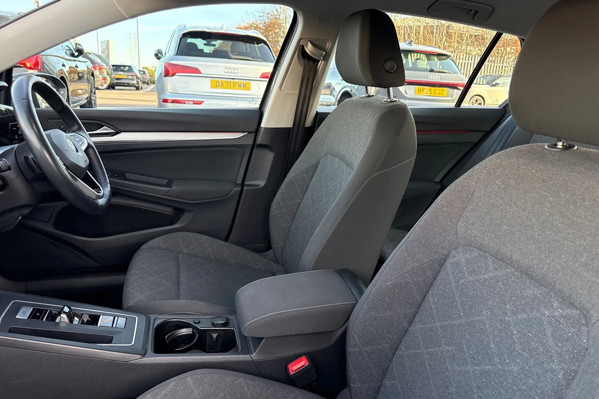 VOLKSWAGEN GOLF thumbnail image number 37