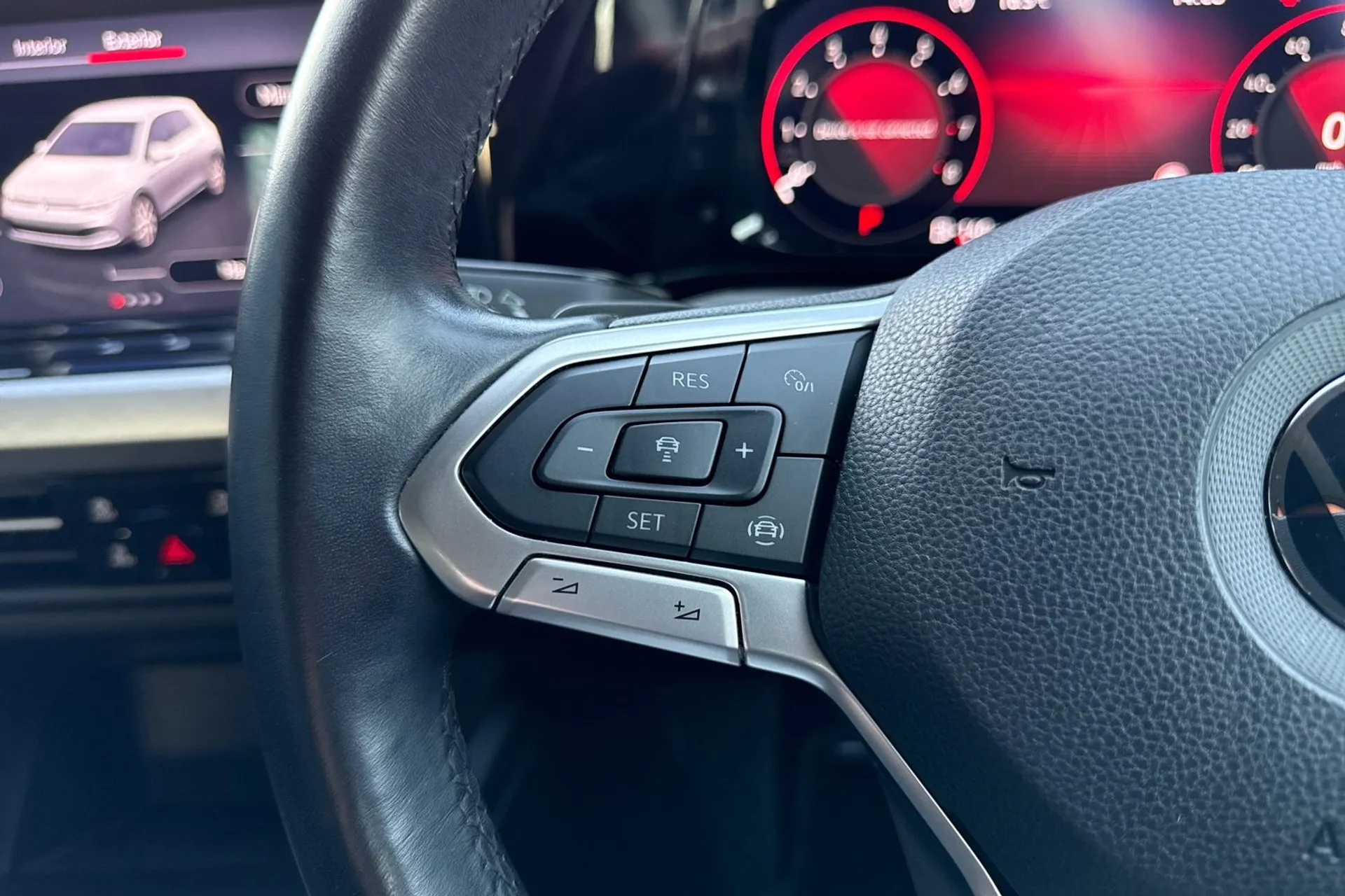 VOLKSWAGEN GOLF thumbnail image number 42