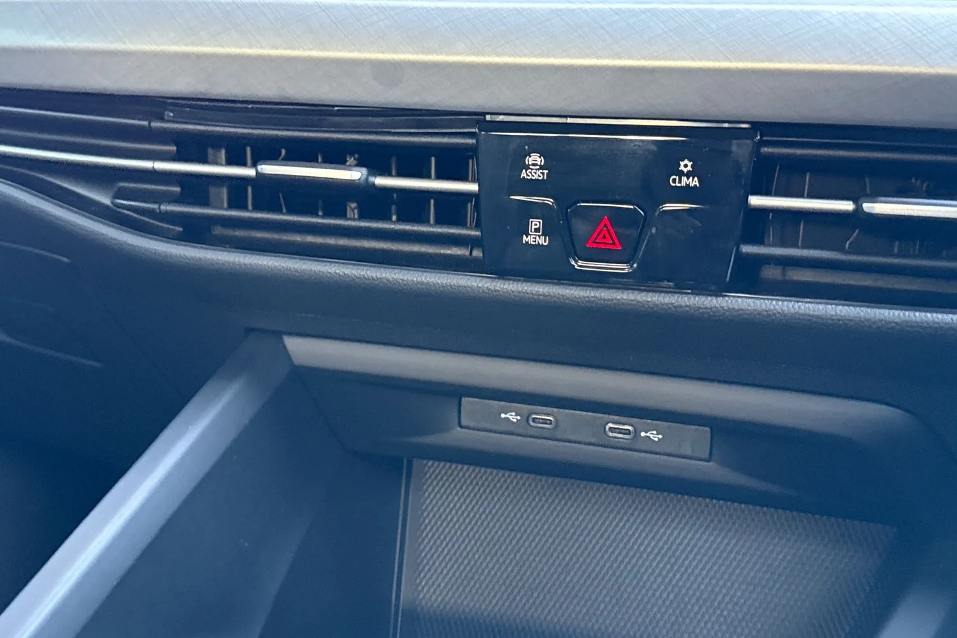 VOLKSWAGEN GOLF thumbnail image number 34