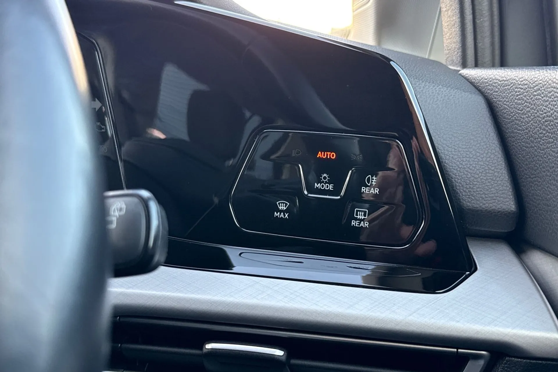 VOLKSWAGEN GOLF thumbnail image number 32