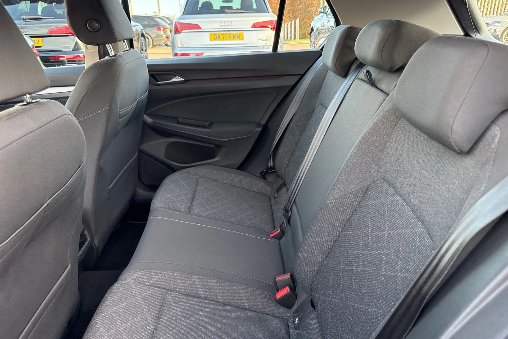 VOLKSWAGEN GOLF thumbnail image number 38