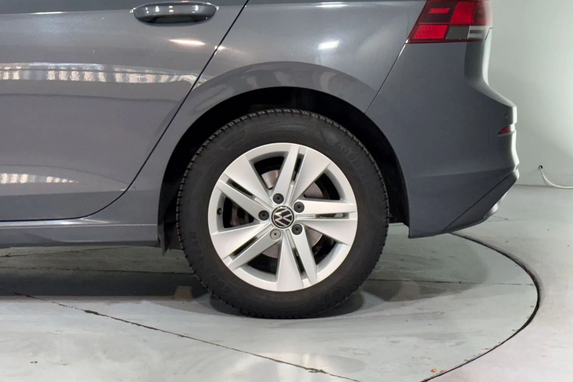 VOLKSWAGEN GOLF thumbnail image number 13