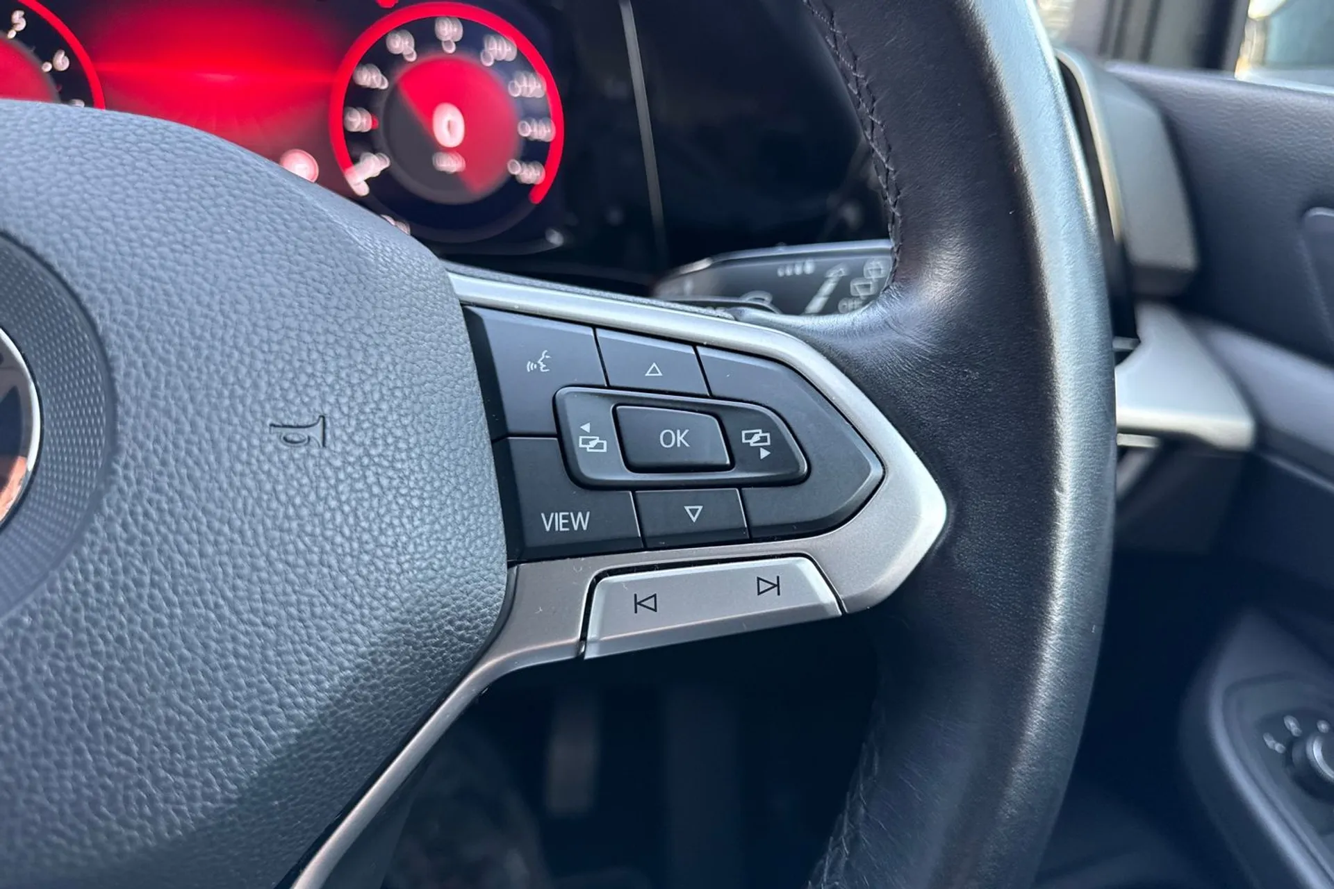 VOLKSWAGEN GOLF thumbnail image number 43