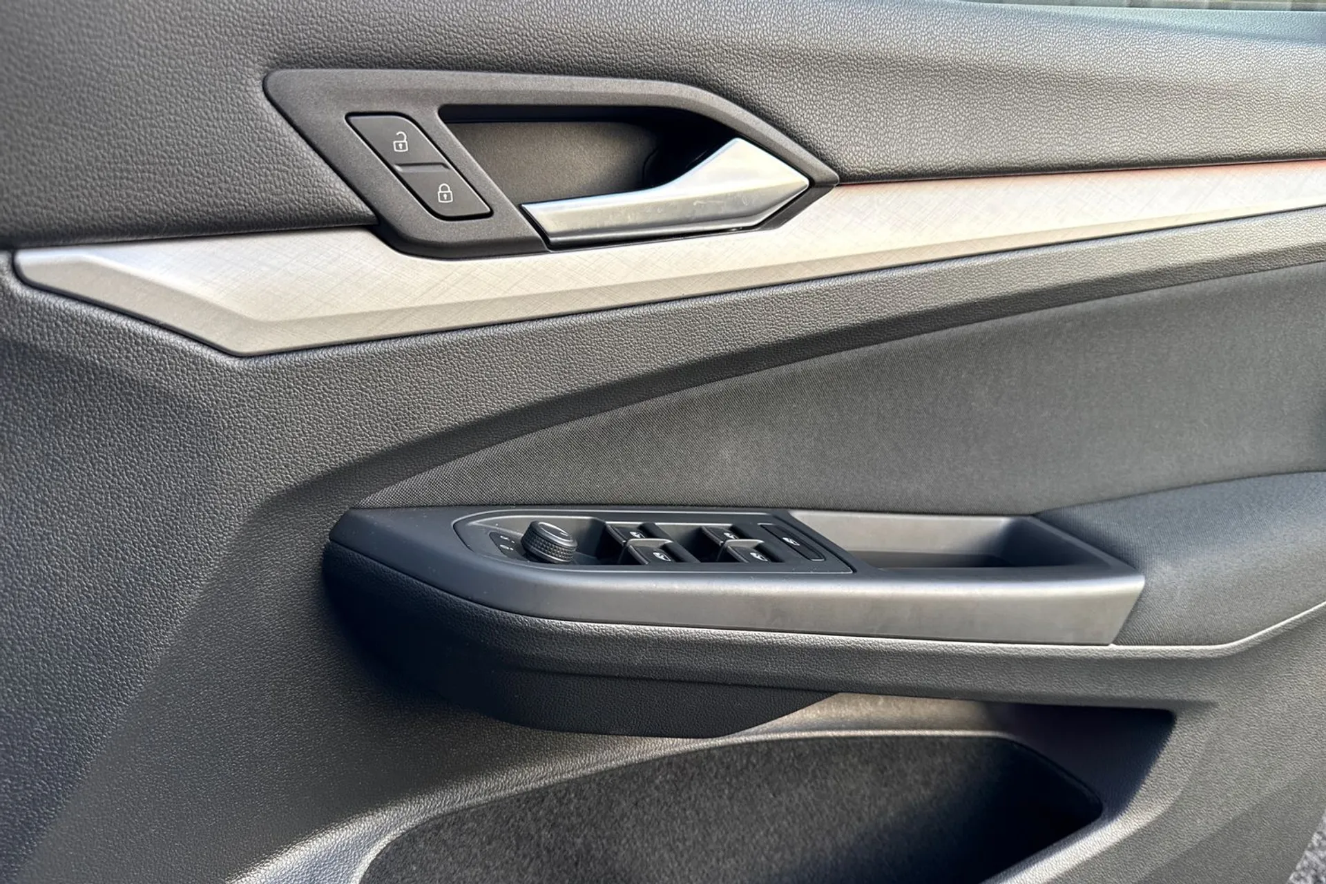 VOLKSWAGEN GOLF thumbnail image number 44