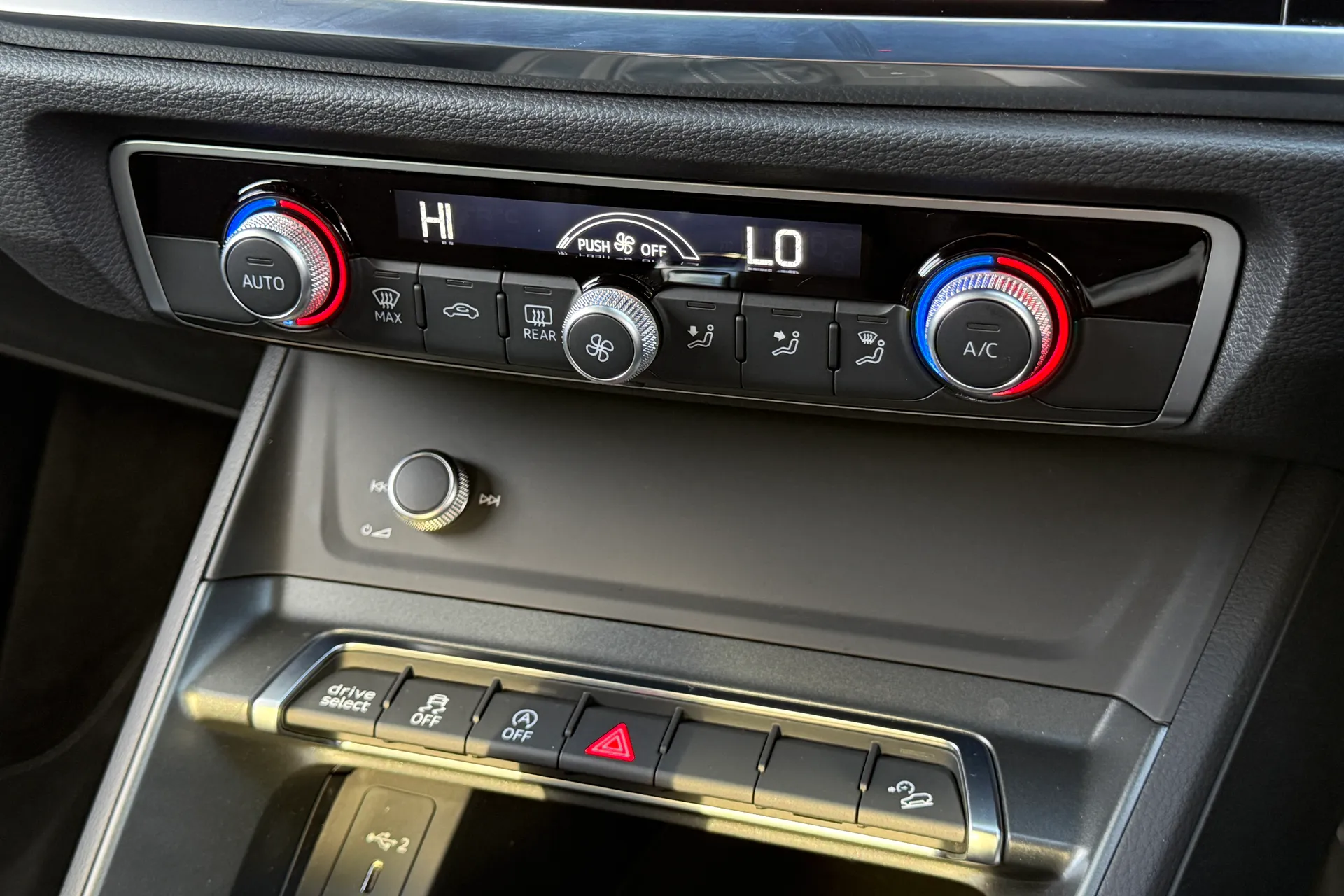 Audi Q3 thumbnail image number 13