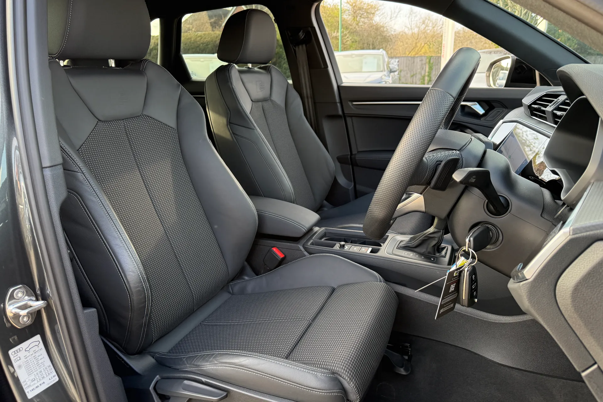 Audi Q3 thumbnail image number 24