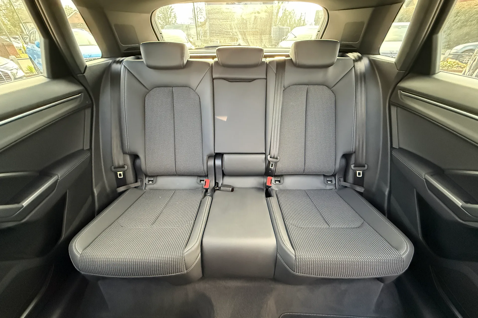 Audi Q3 thumbnail image number 35