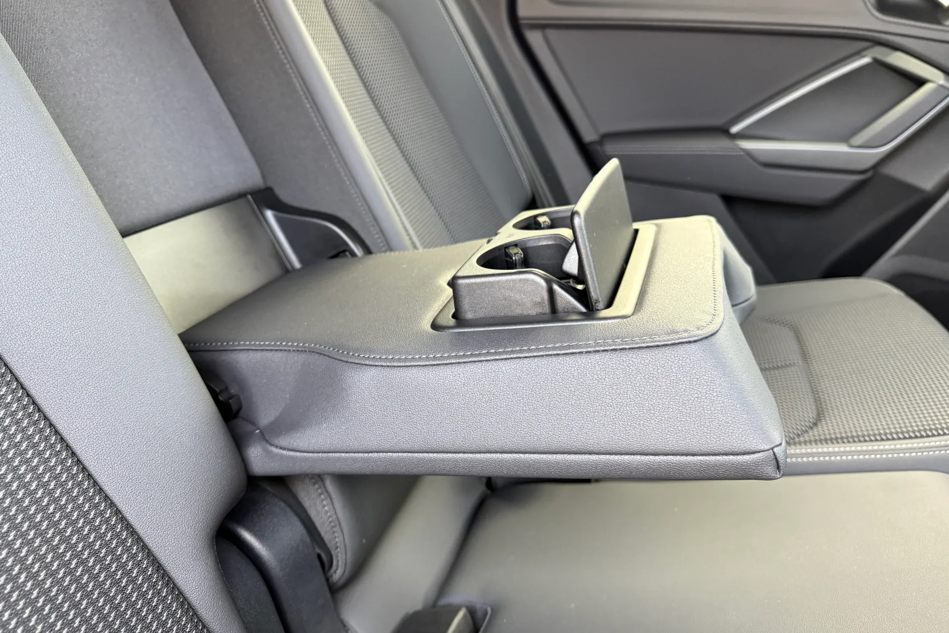 Audi Q3 thumbnail image number 43