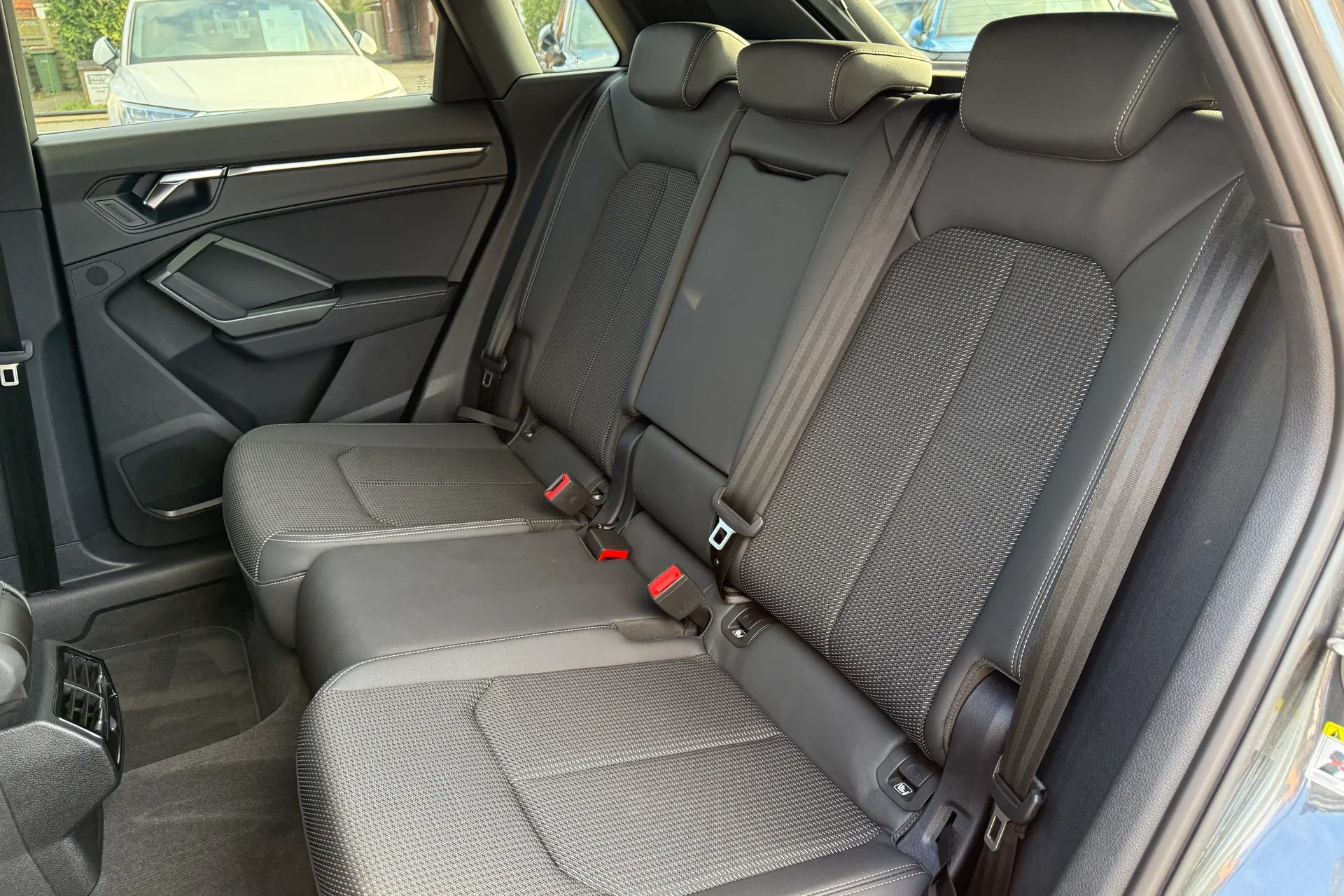 Audi Q3 thumbnail image number 40