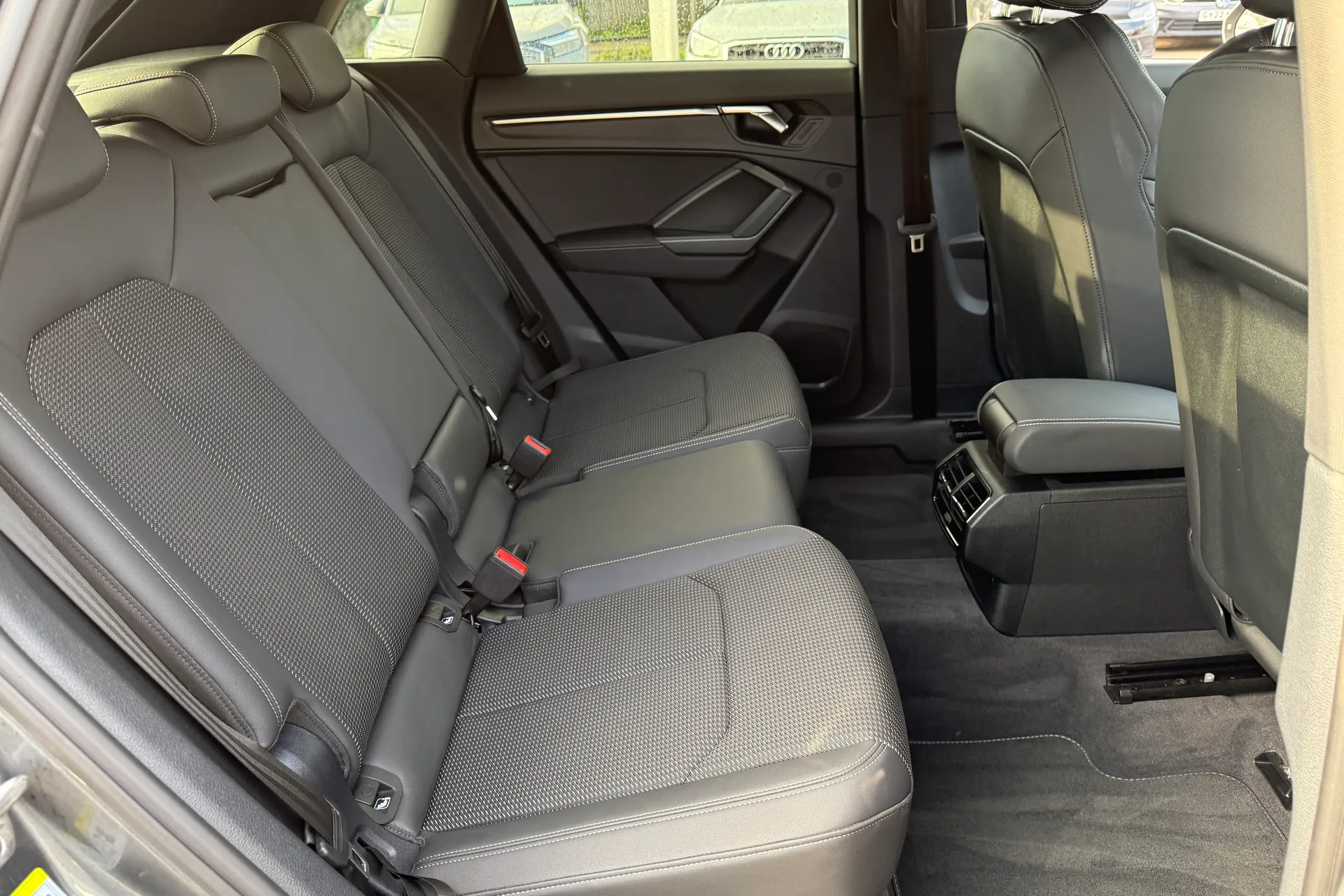 Audi Q3 thumbnail image number 42