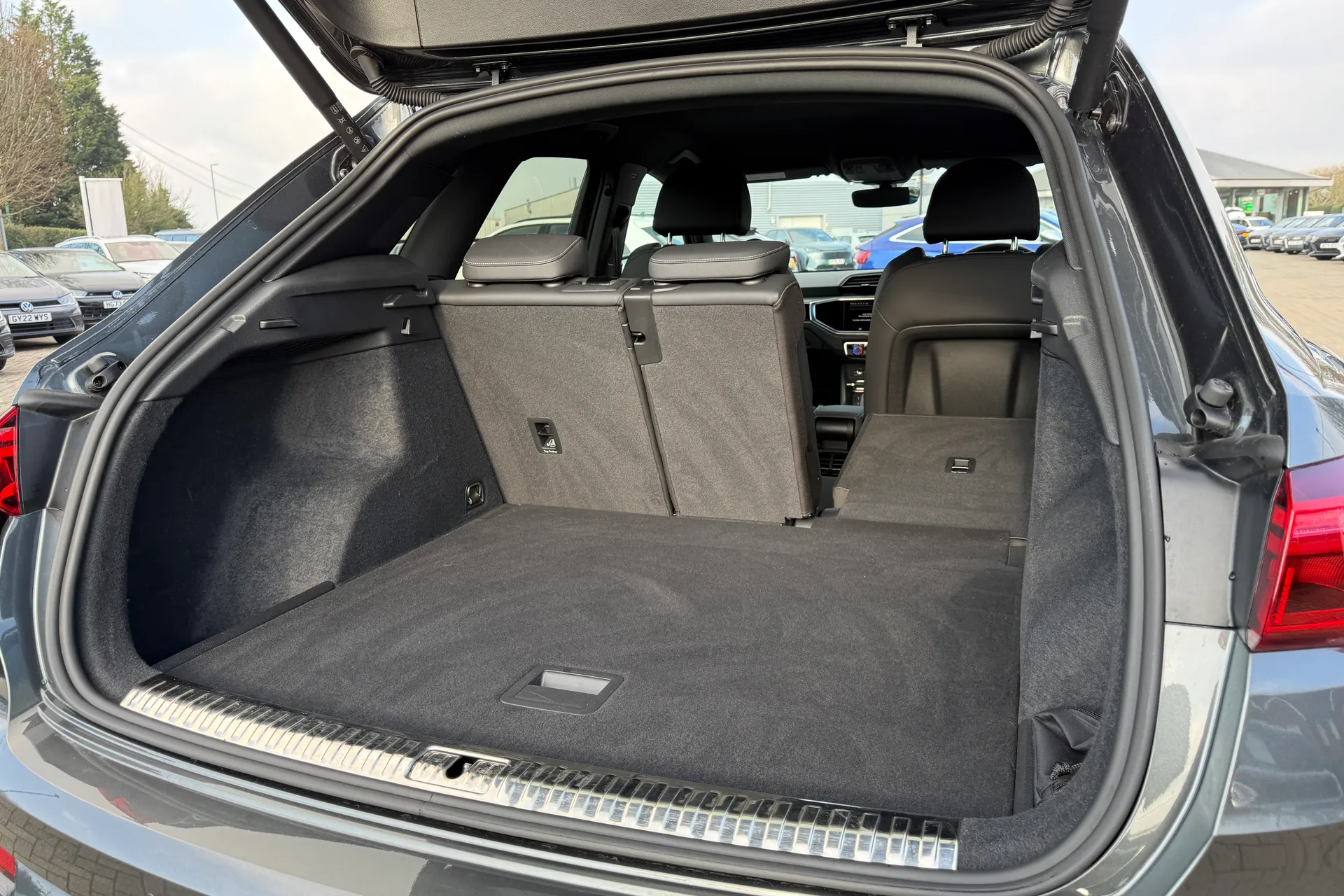 Audi Q3 thumbnail image number 33