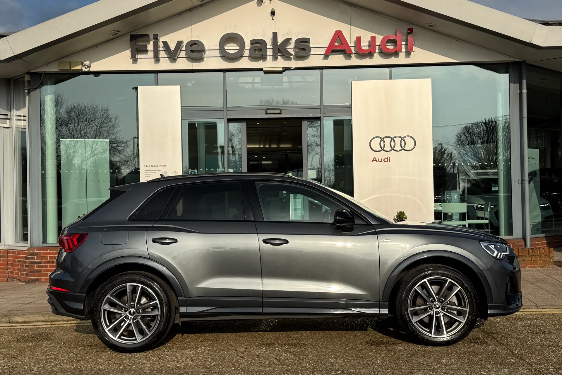 Audi Q3 thumbnail image number 2