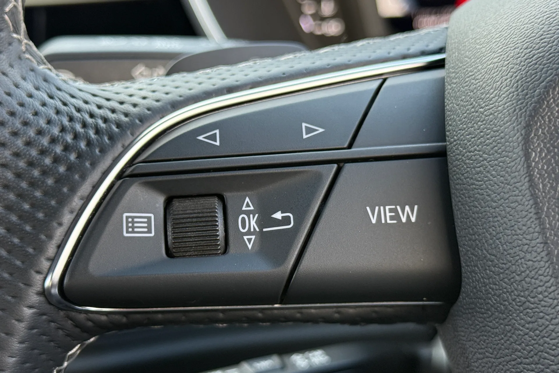 Audi Q3 thumbnail image number 18