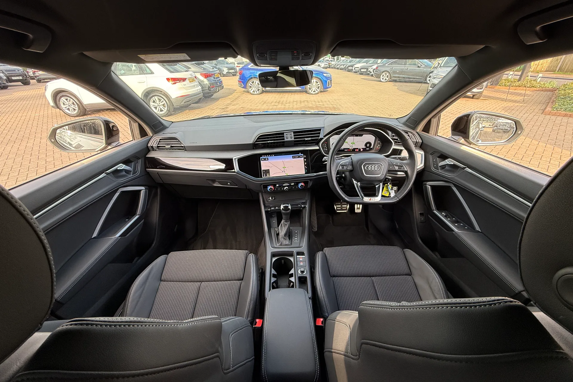 Audi Q3 thumbnail image number 3