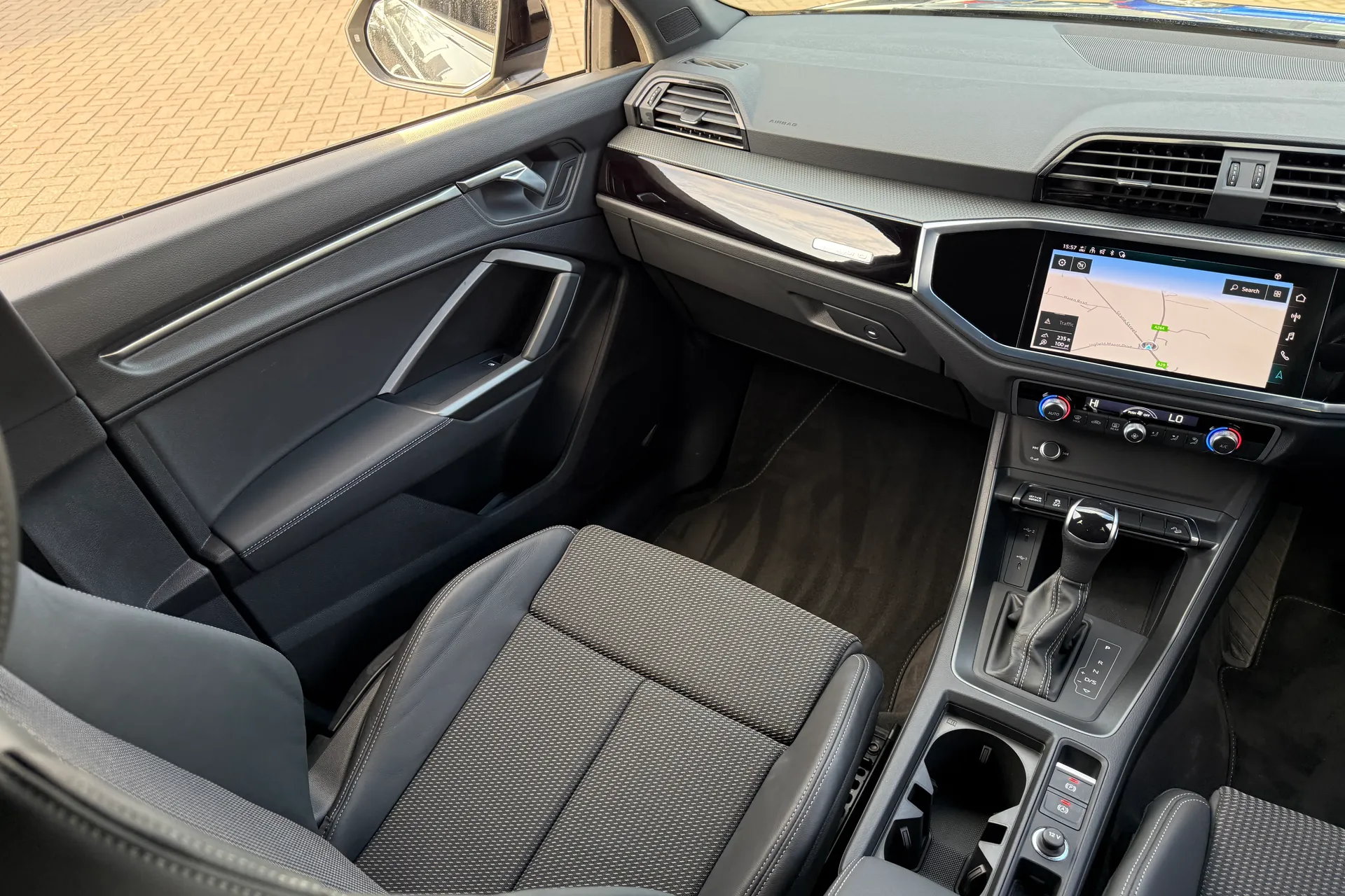 Audi Q3 thumbnail image number 36