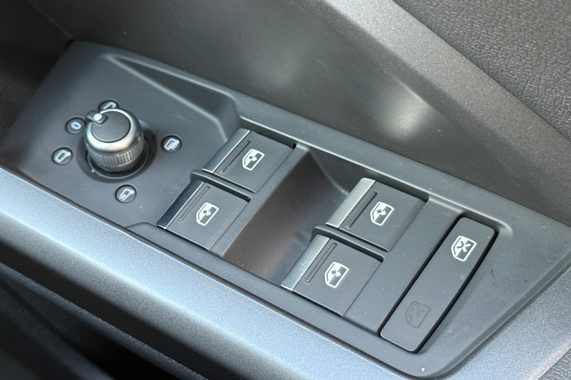 Audi Q3 thumbnail image number 16