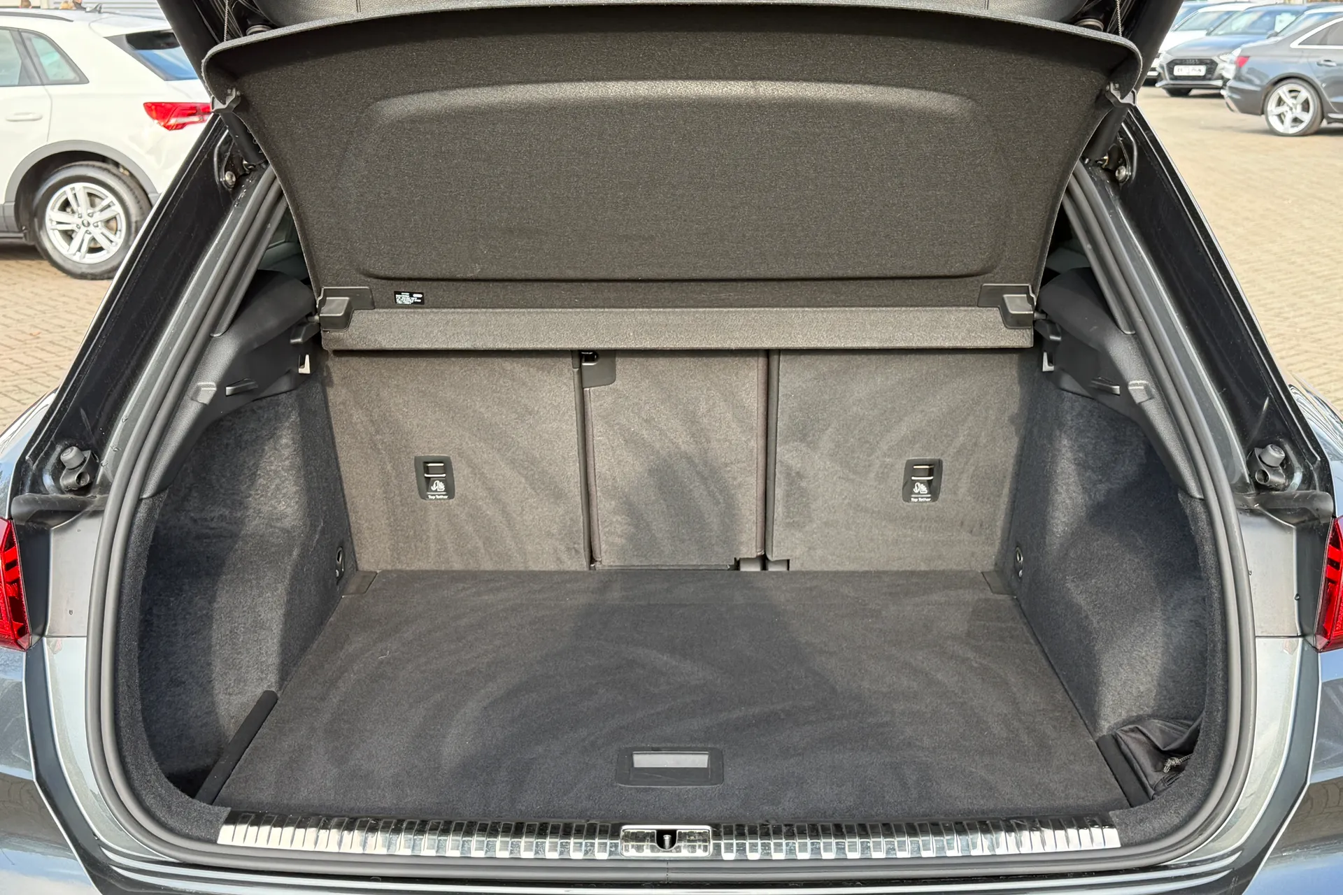 Audi Q3 thumbnail image number 32