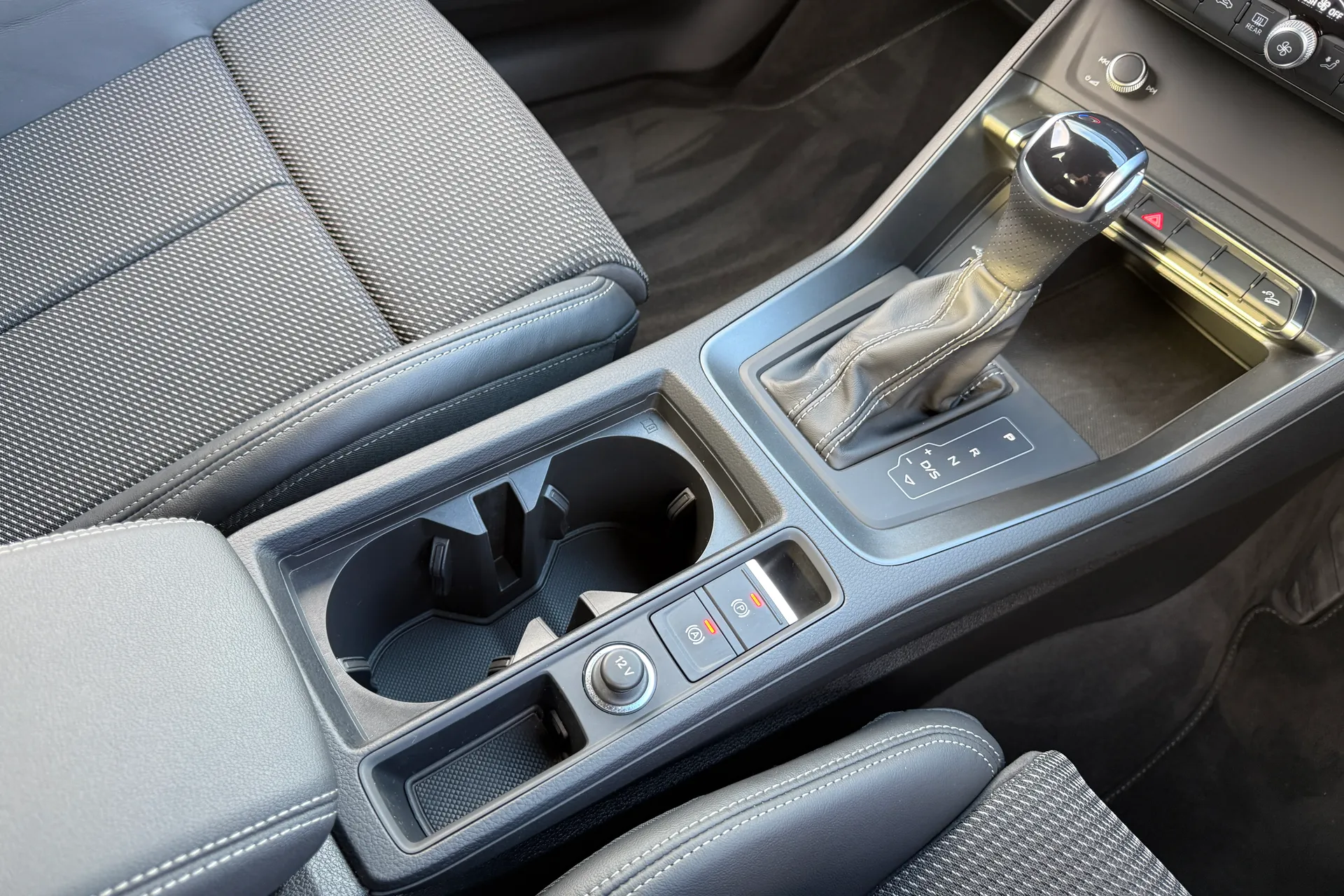 Audi Q3 thumbnail image number 37