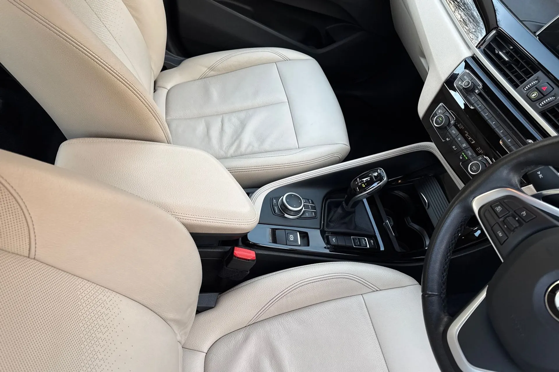 BMW X1 thumbnail image number 42