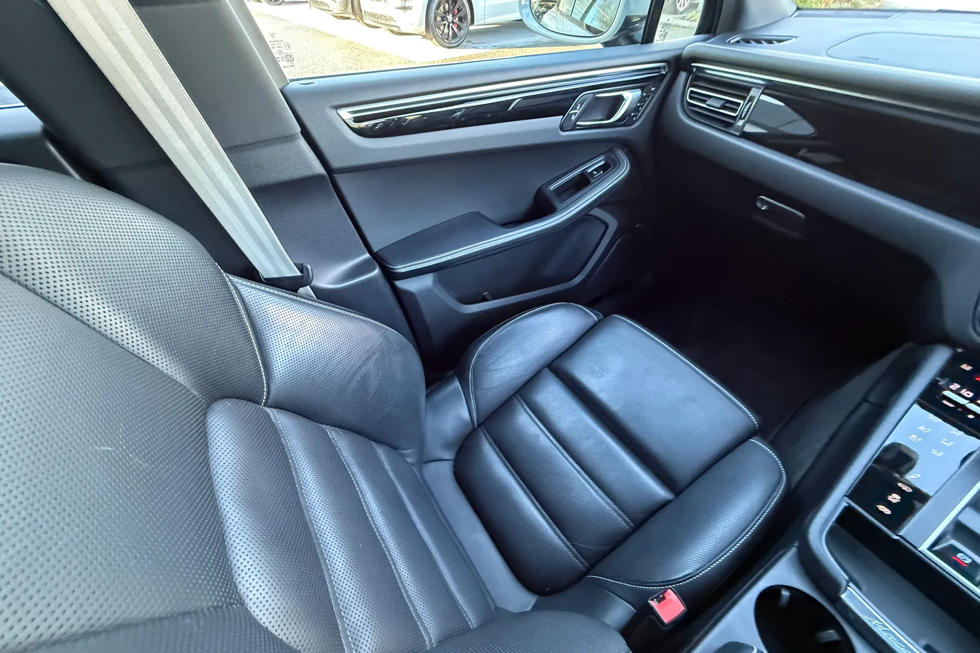 Porsche MACAN thumbnail image number 12