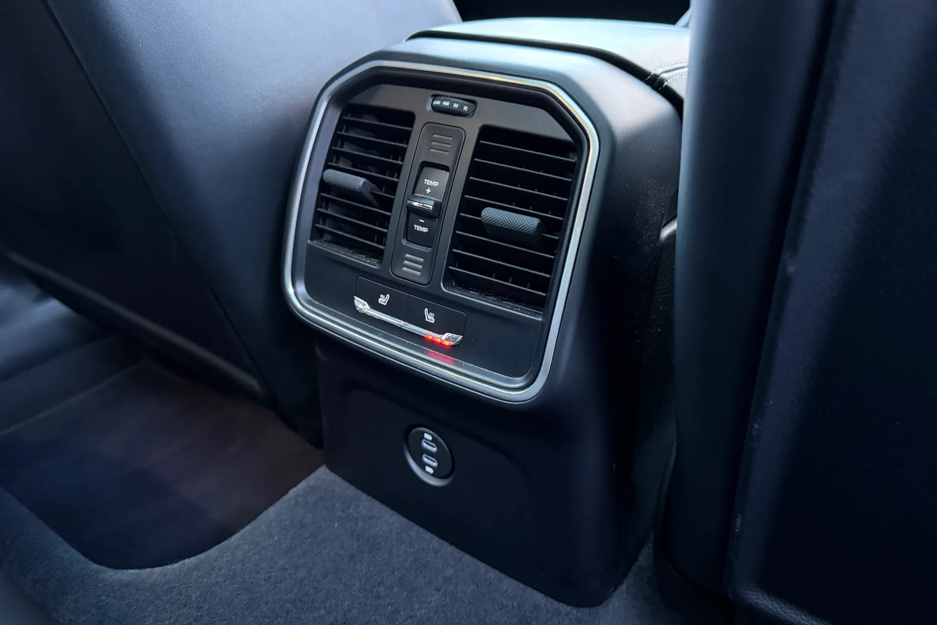 Porsche MACAN thumbnail image number 33