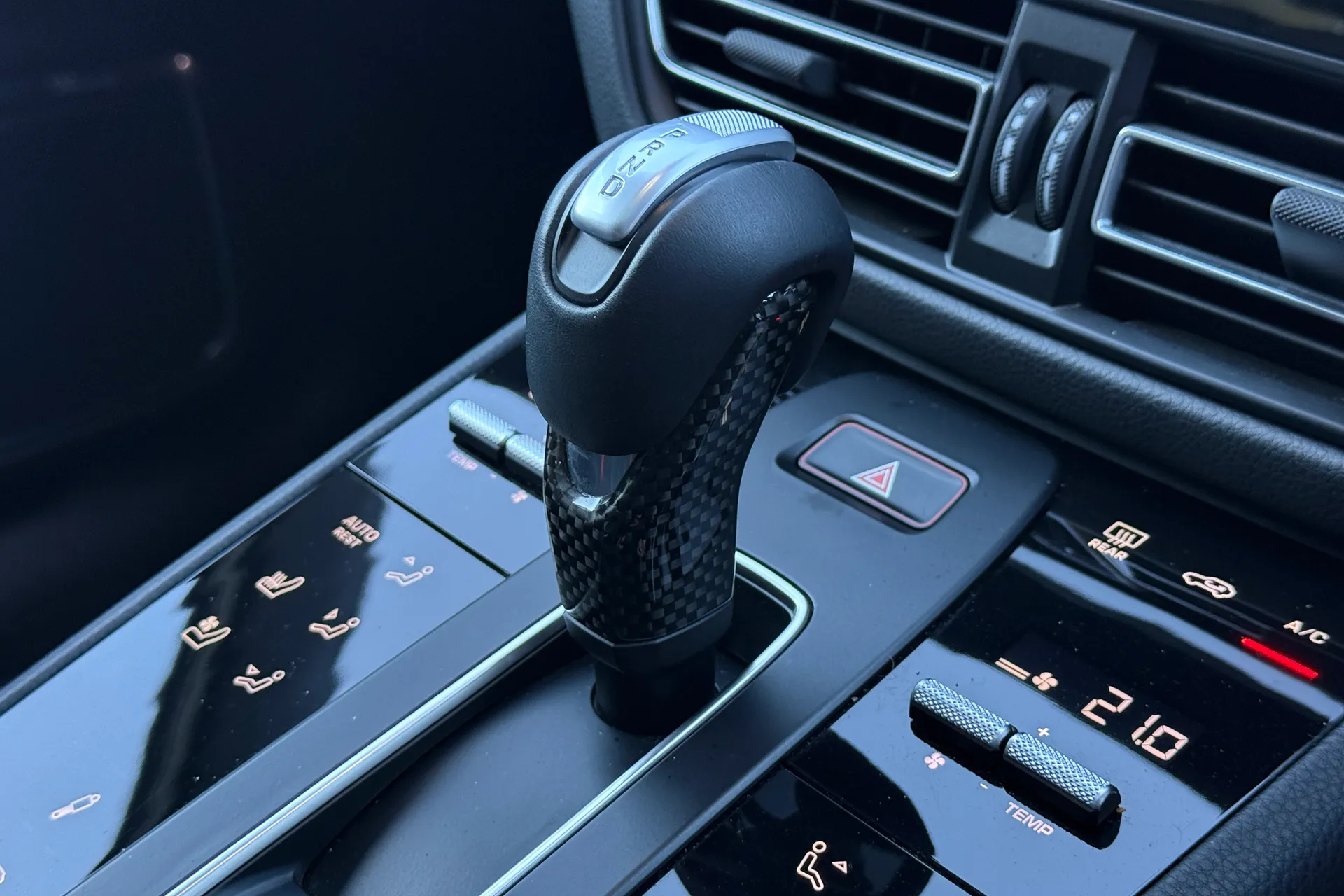 Porsche MACAN thumbnail image number 19