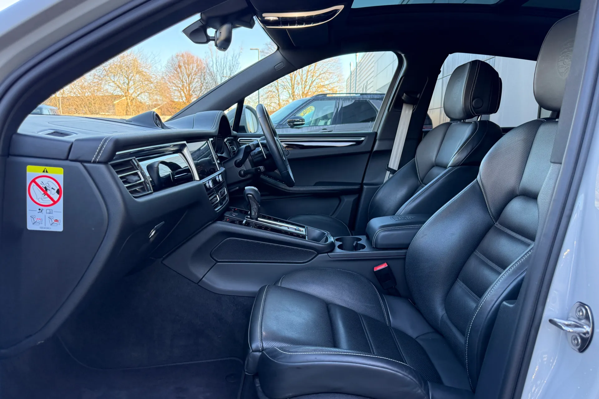 Porsche MACAN thumbnail image number 10