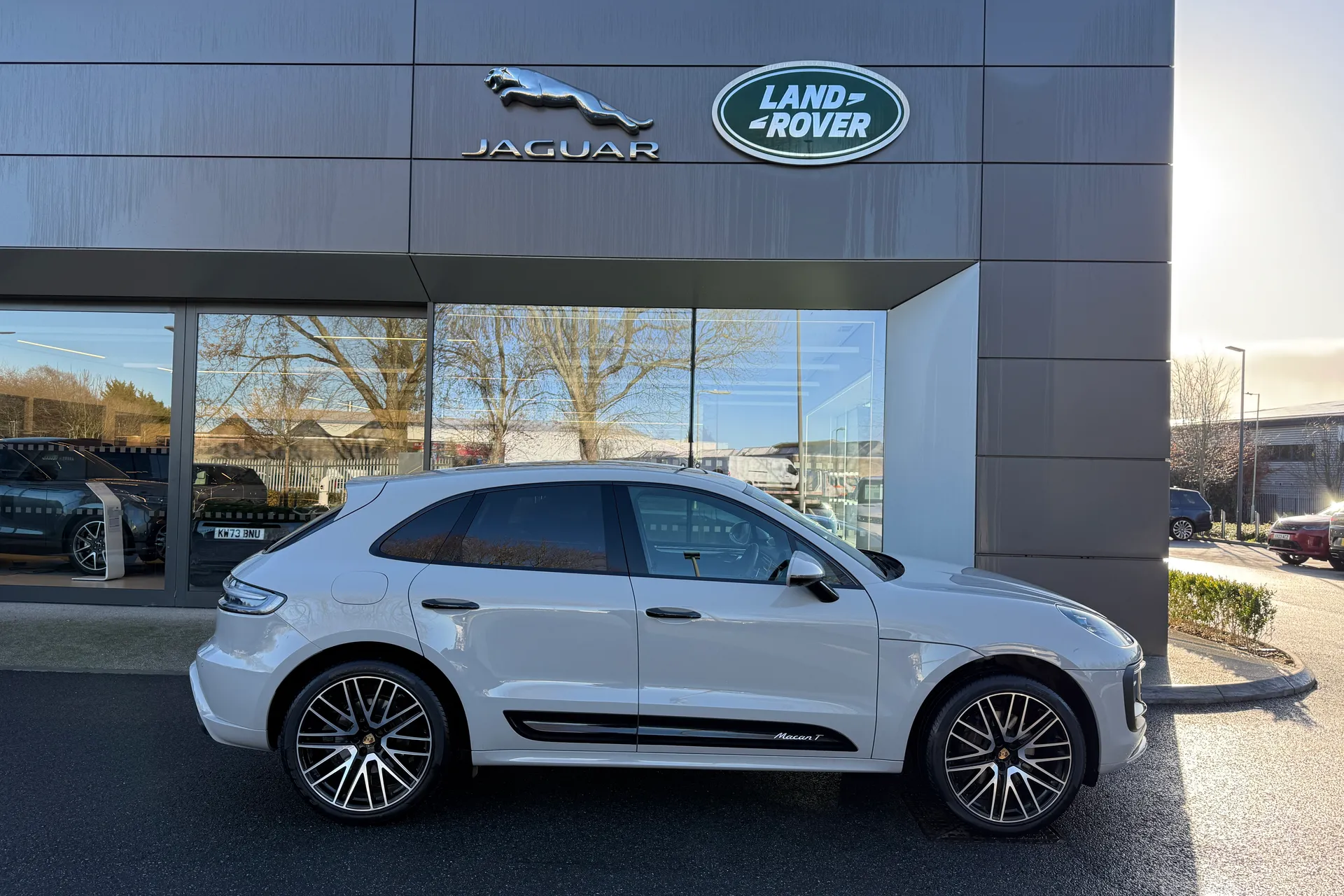 Porsche MACAN thumbnail image number 2