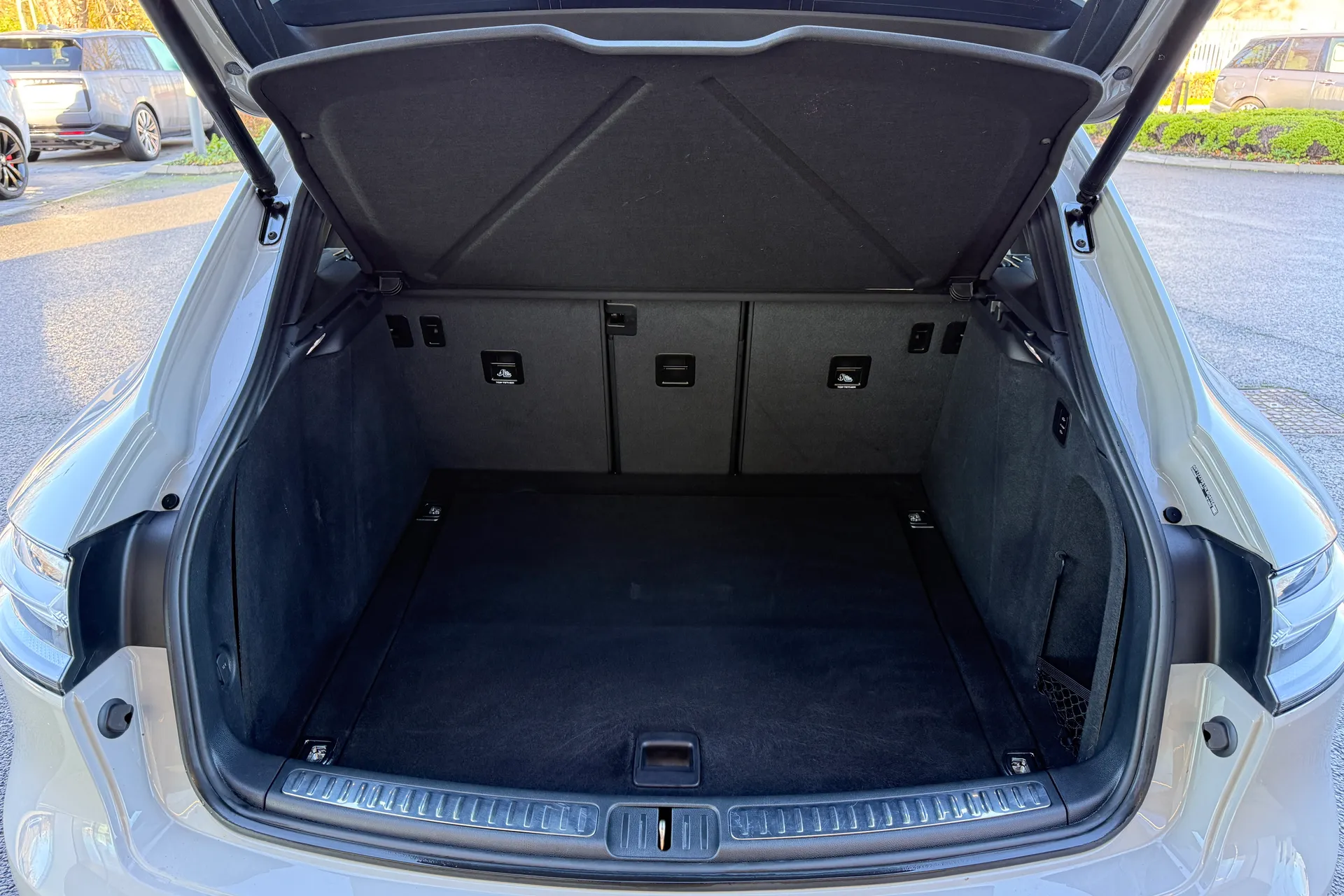 Porsche MACAN thumbnail image number 38