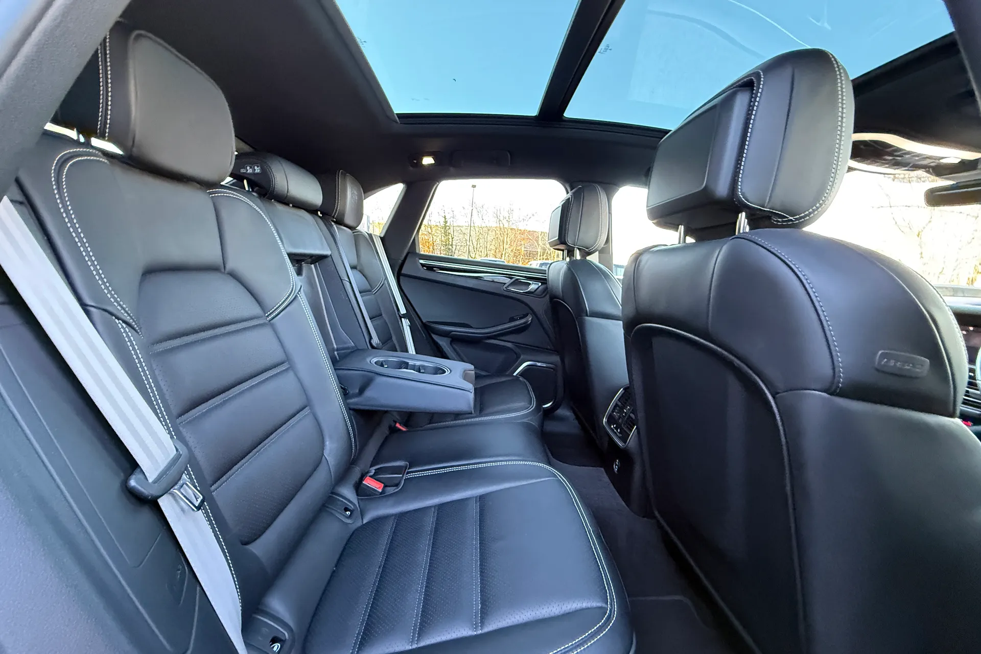 Porsche MACAN thumbnail image number 39