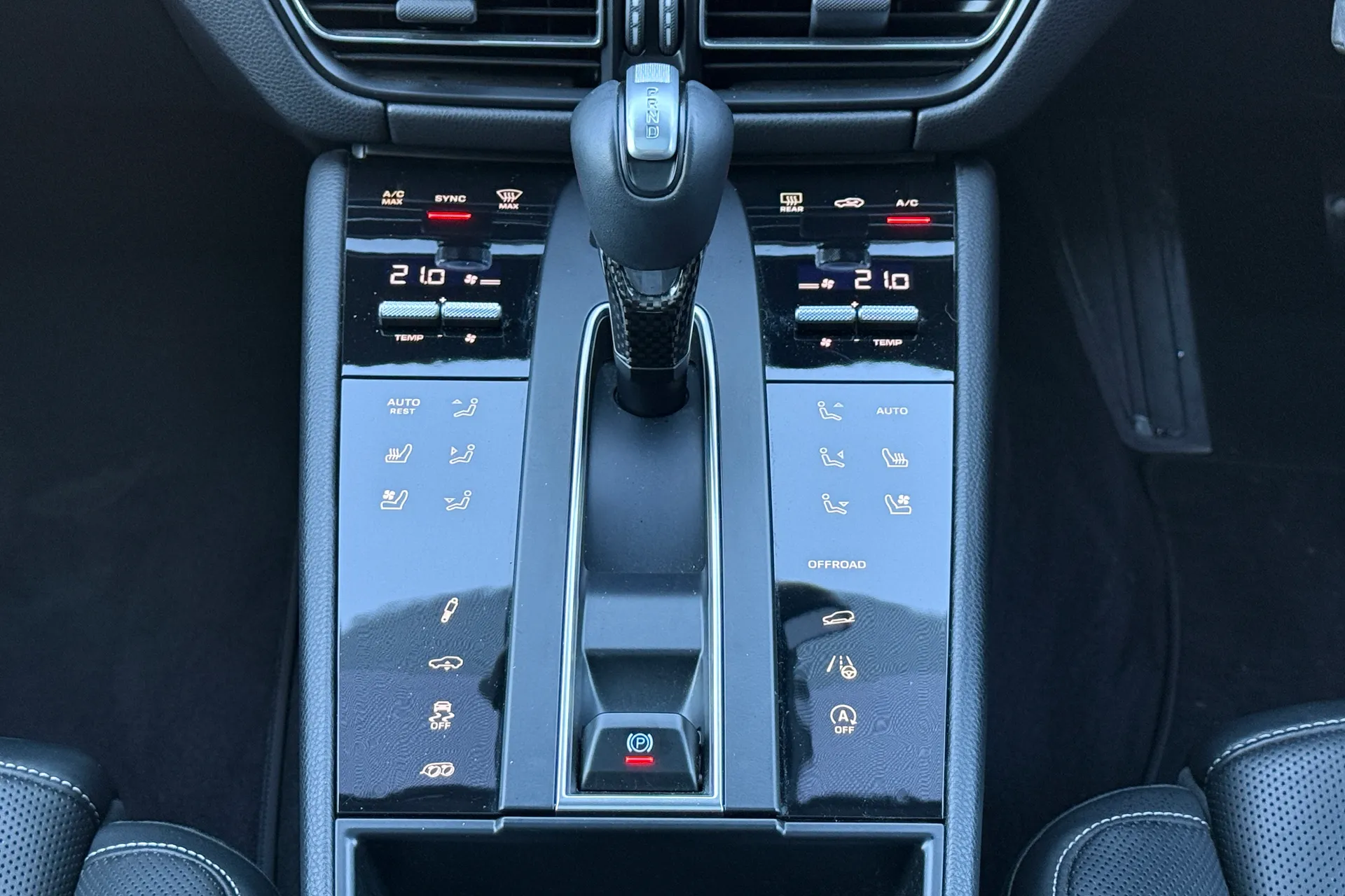 Porsche MACAN thumbnail image number 16