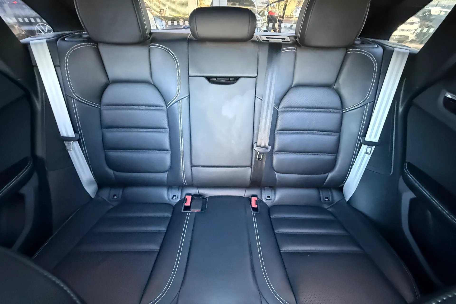 Porsche MACAN thumbnail image number 11