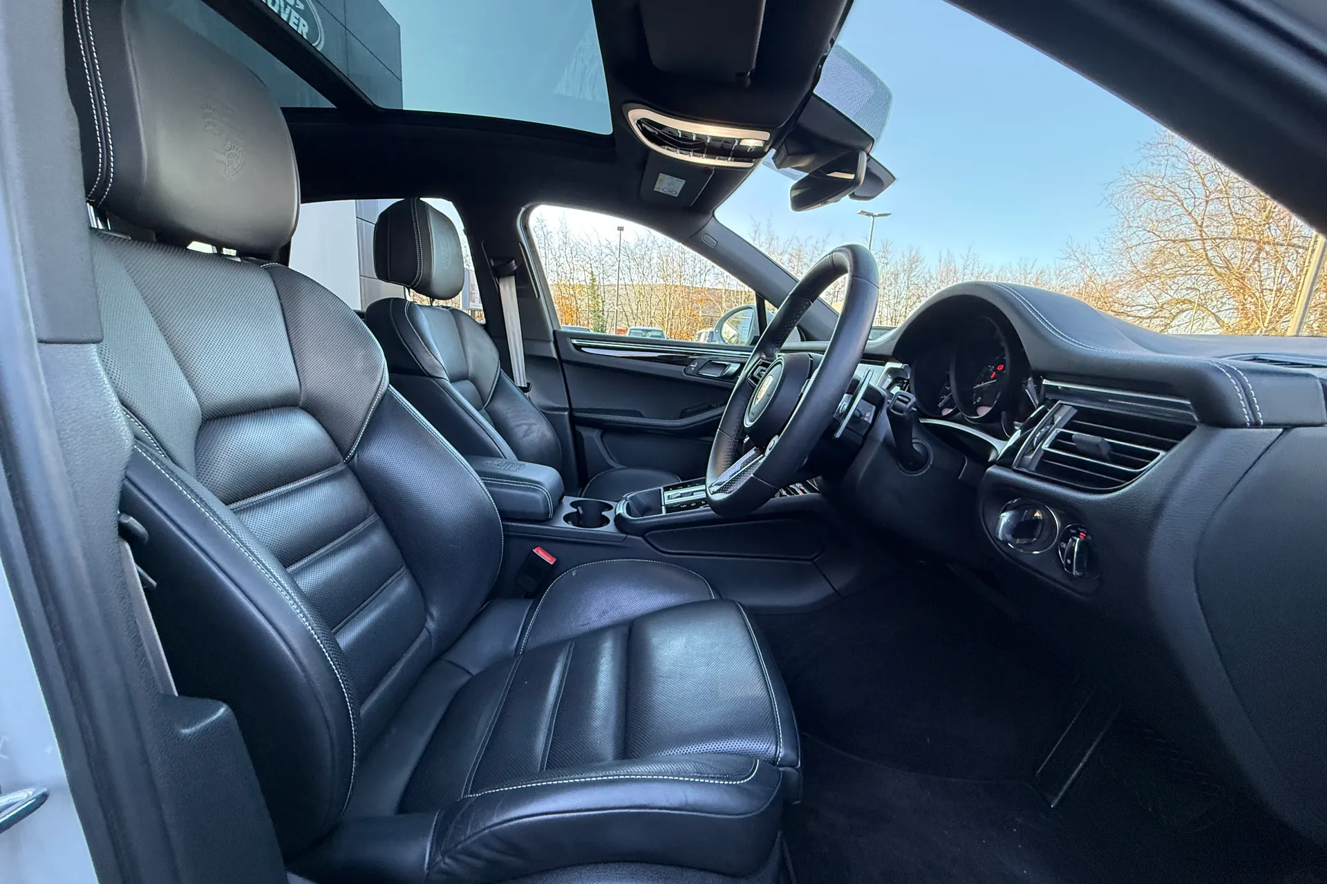 Porsche MACAN thumbnail image number 9