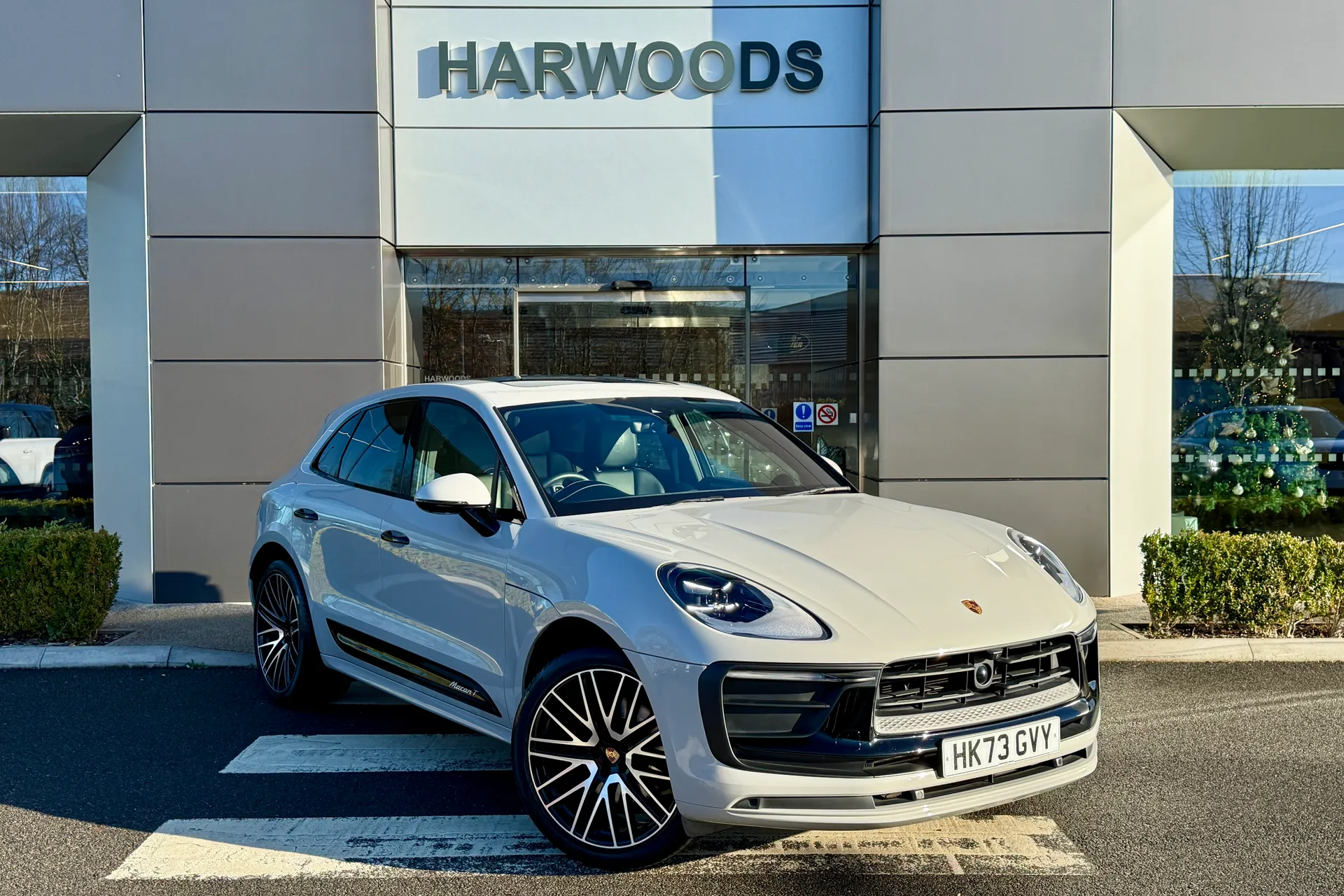 Porsche MACAN focused image