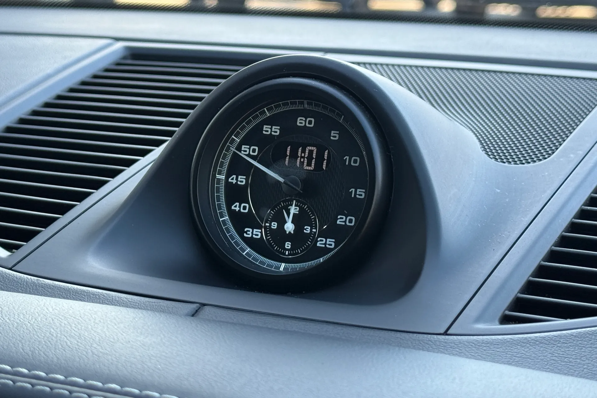 Porsche MACAN thumbnail image number 21