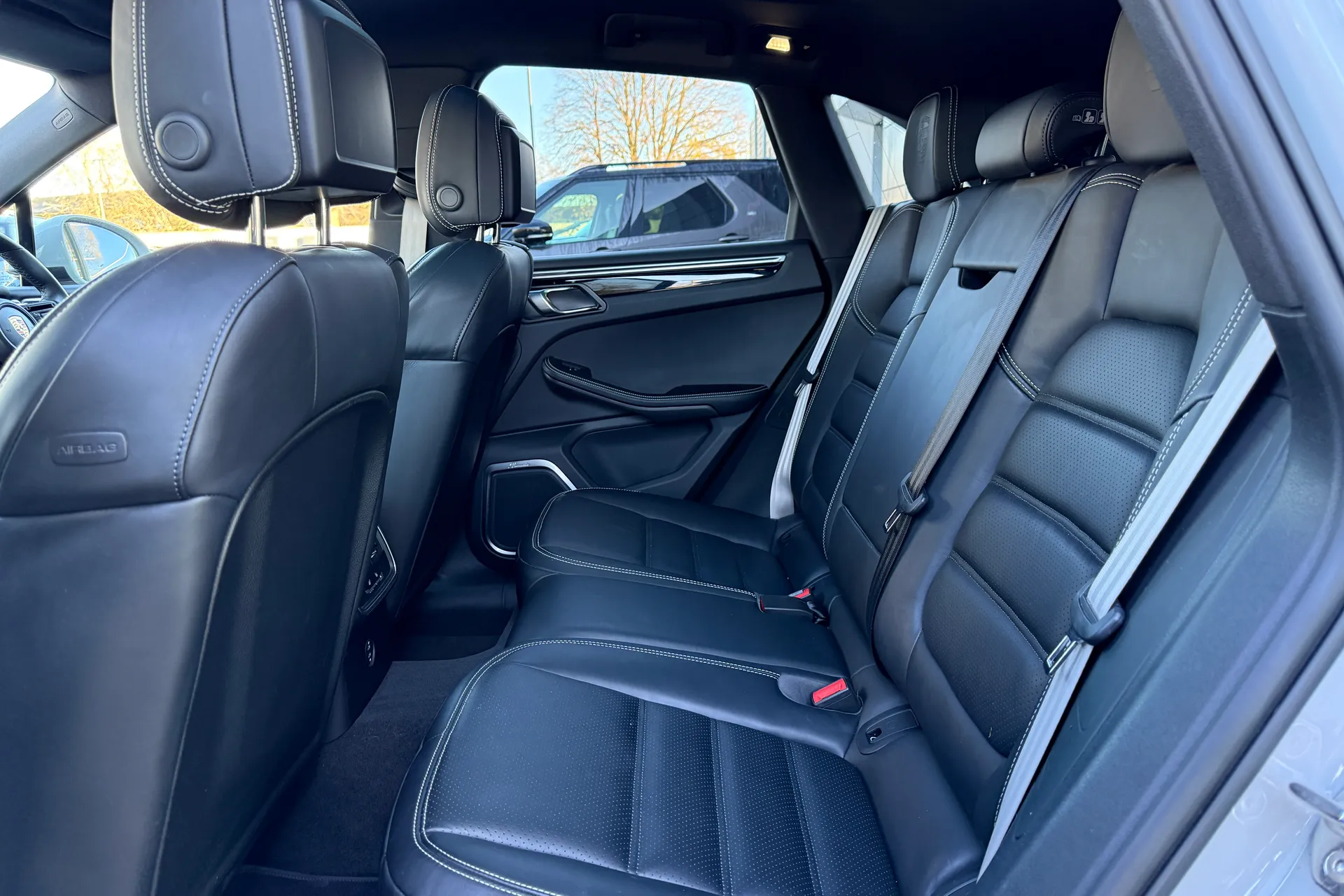 Porsche MACAN thumbnail image number 47