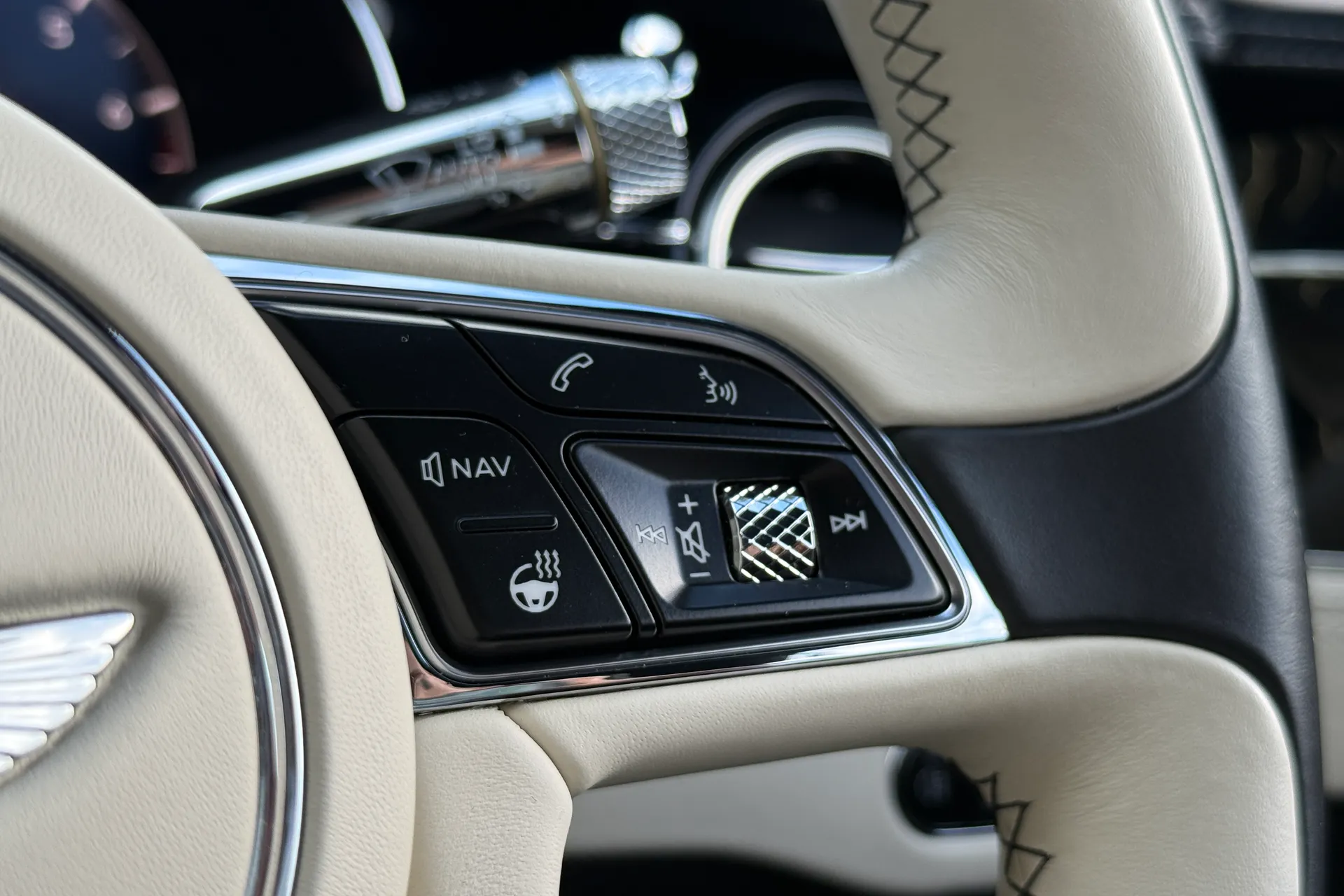 Bentley CONTINENTAL GT thumbnail image number 36