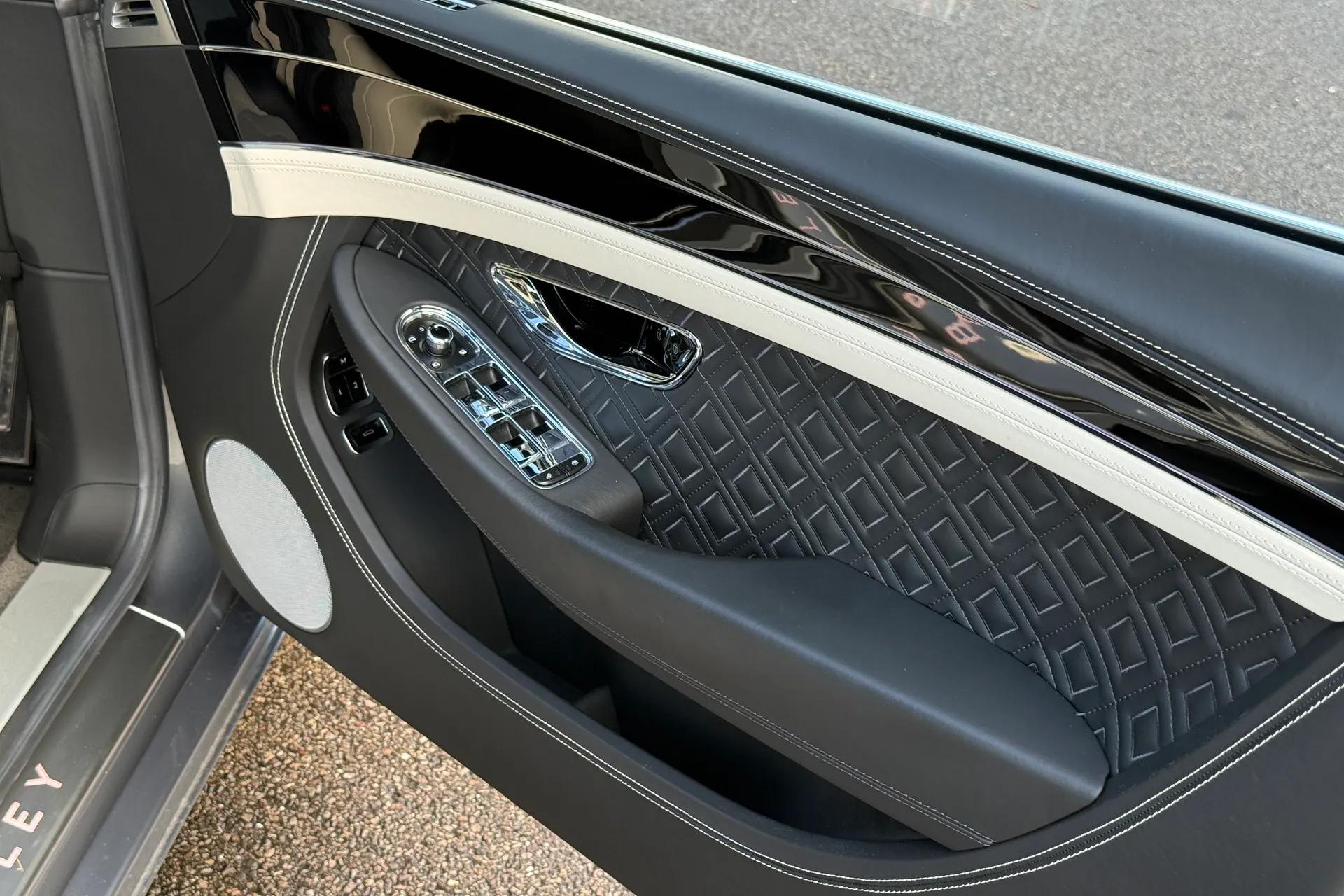 Bentley CONTINENTAL GT thumbnail image number 18