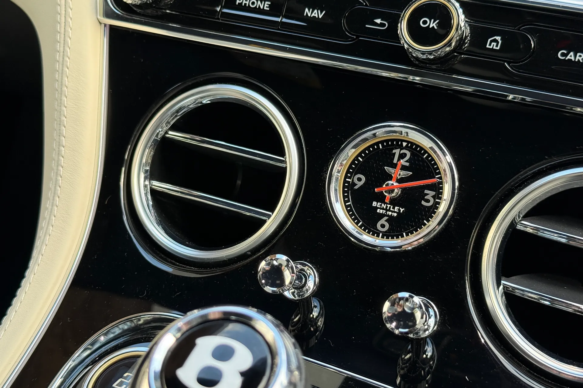 Bentley CONTINENTAL GT thumbnail image number 27