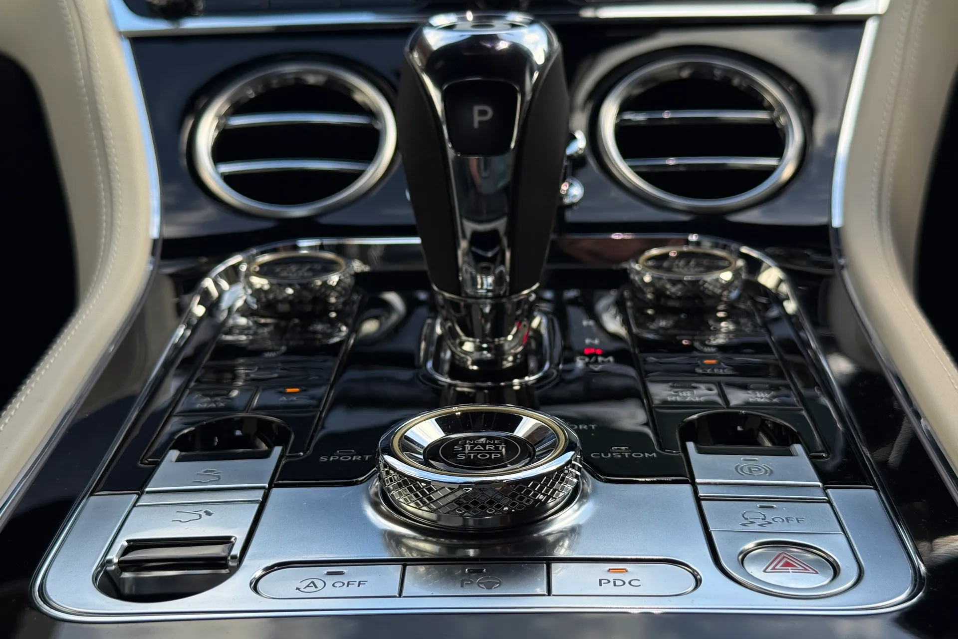 Bentley CONTINENTAL GT thumbnail image number 26