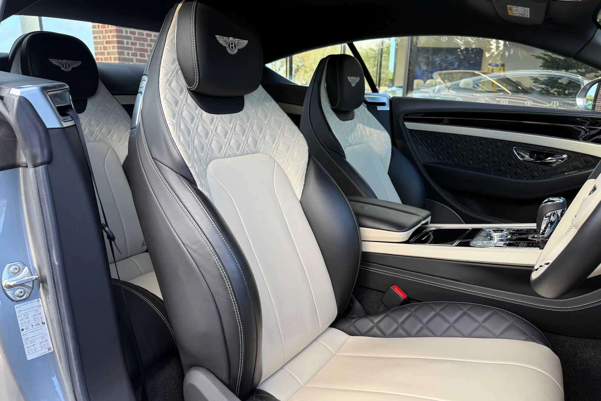 Bentley CONTINENTAL GT thumbnail image number 17